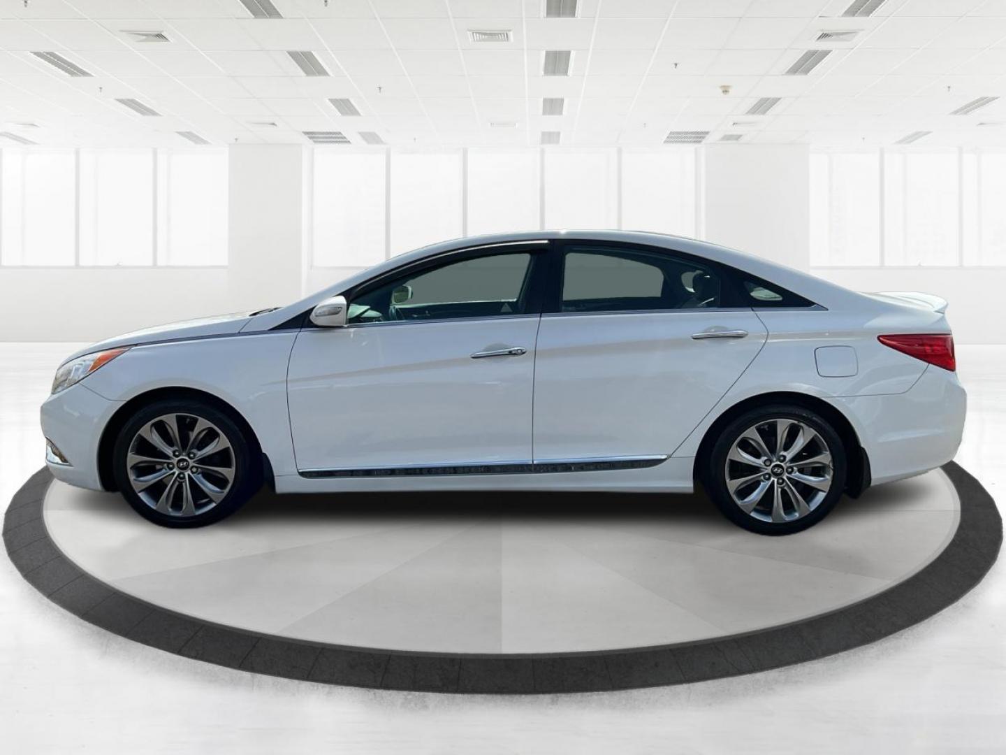 2012 Hyundai Sonata Limited 2.0T (5NPEC4AB7CH) with an 2L I-4 gasoline direct injection engine, located at 1184 Kauffman Ave, Fairborn, OH, 45324, (937) 908-9800, 39.807072, -84.030914 - 2012 Hyundai Sonata Limited 2.0T - Photo#5