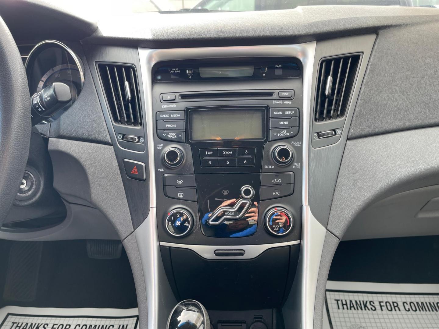 2012 Hyundai Sonata GLS Auto (5NPEB4AC0CH) with an 2.4L L4 DOHC 16V engine, 6-Speed Automatic transmission, located at 4508 South Dixie Dr, Moraine, OH, 45439, (937) 908-9800, 39.689976, -84.218452 - 2012 Hyundai Sonata GLS Auto - Photo#12