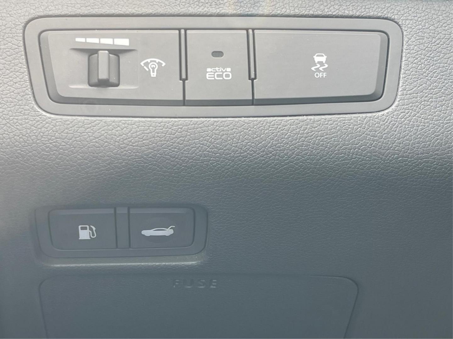 2012 Hyundai Sonata GLS Auto (5NPEB4AC0CH) with an 2.4L L4 DOHC 16V engine, 6-Speed Automatic transmission, located at 4508 South Dixie Dr, Moraine, OH, 45439, (937) 908-9800, 39.689976, -84.218452 - 2012 Hyundai Sonata GLS Auto - Photo#16