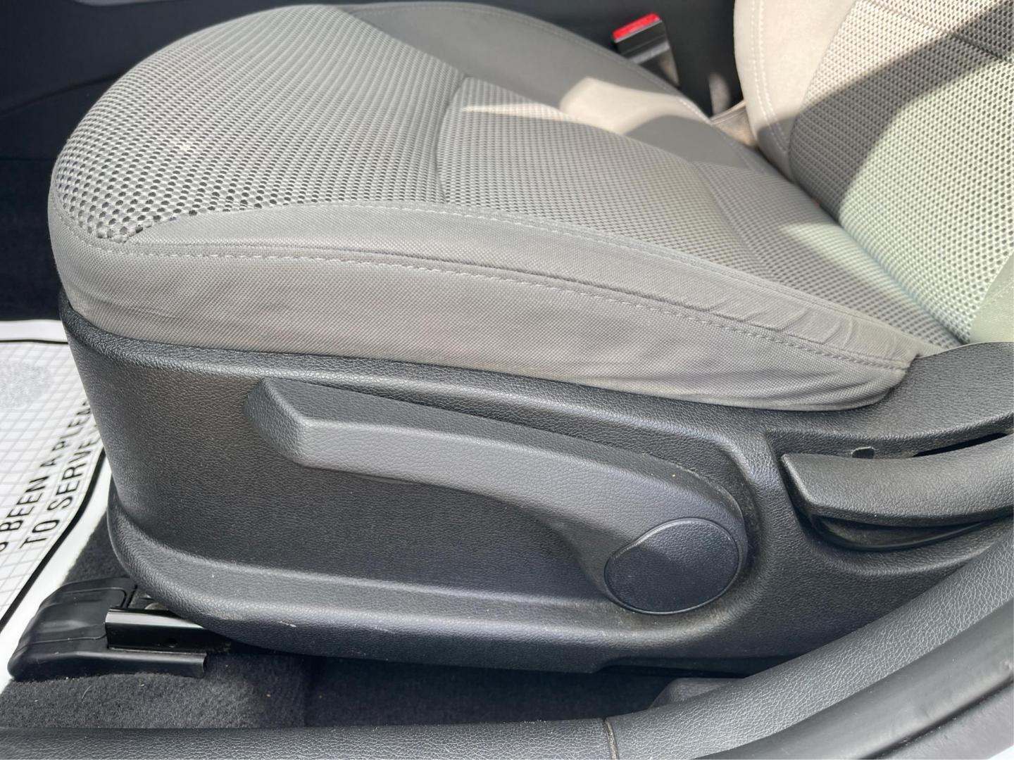 2012 Hyundai Sonata GLS Auto (5NPEB4AC0CH) with an 2.4L L4 DOHC 16V engine, 6-Speed Automatic transmission, located at 4508 South Dixie Dr, Moraine, OH, 45439, (937) 908-9800, 39.689976, -84.218452 - 2012 Hyundai Sonata GLS Auto - Photo#17