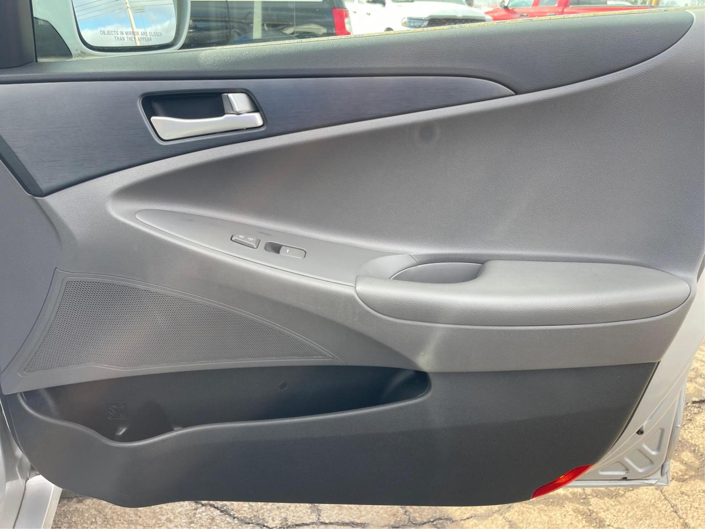 2012 Hyundai Sonata GLS Auto (5NPEB4AC0CH) with an 2.4L L4 DOHC 16V engine, 6-Speed Automatic transmission, located at 4508 South Dixie Dr, Moraine, OH, 45439, (937) 908-9800, 39.689976, -84.218452 - 2012 Hyundai Sonata GLS Auto - Photo#19