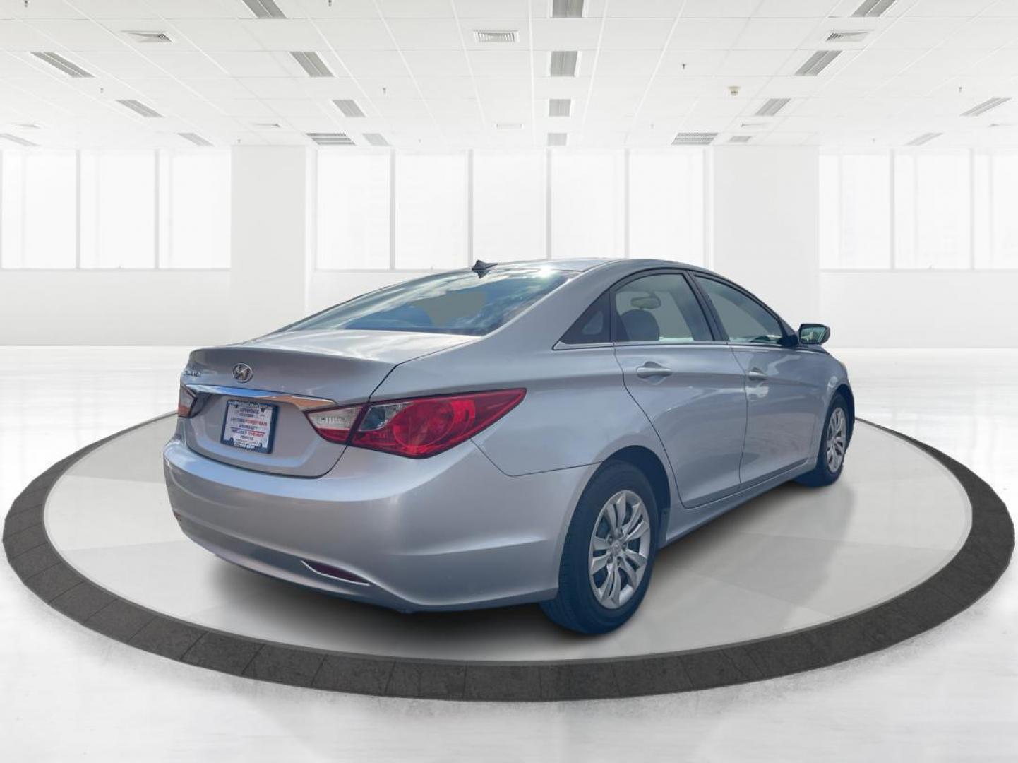 2012 Hyundai Sonata GLS Auto (5NPEB4AC0CH) with an 2.4L L4 DOHC 16V engine, 6-Speed Automatic transmission, located at 4508 South Dixie Dr, Moraine, OH, 45439, (937) 908-9800, 39.689976, -84.218452 - 2012 Hyundai Sonata GLS Auto - Photo#2
