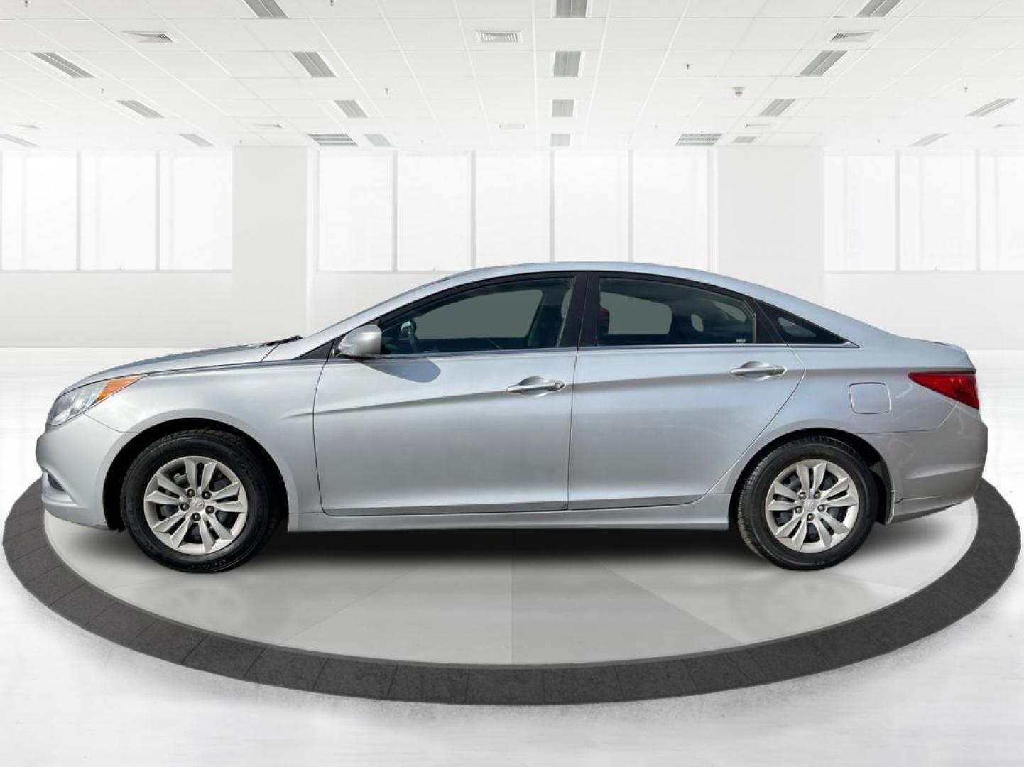 2012 Hyundai Sonata GLS Auto (5NPEB4AC0CH) with an 2.4L L4 DOHC 16V engine, 6-Speed Automatic transmission, located at 4508 South Dixie Dr, Moraine, OH, 45439, (937) 908-9800, 39.689976, -84.218452 - 2012 Hyundai Sonata GLS Auto - Photo#5