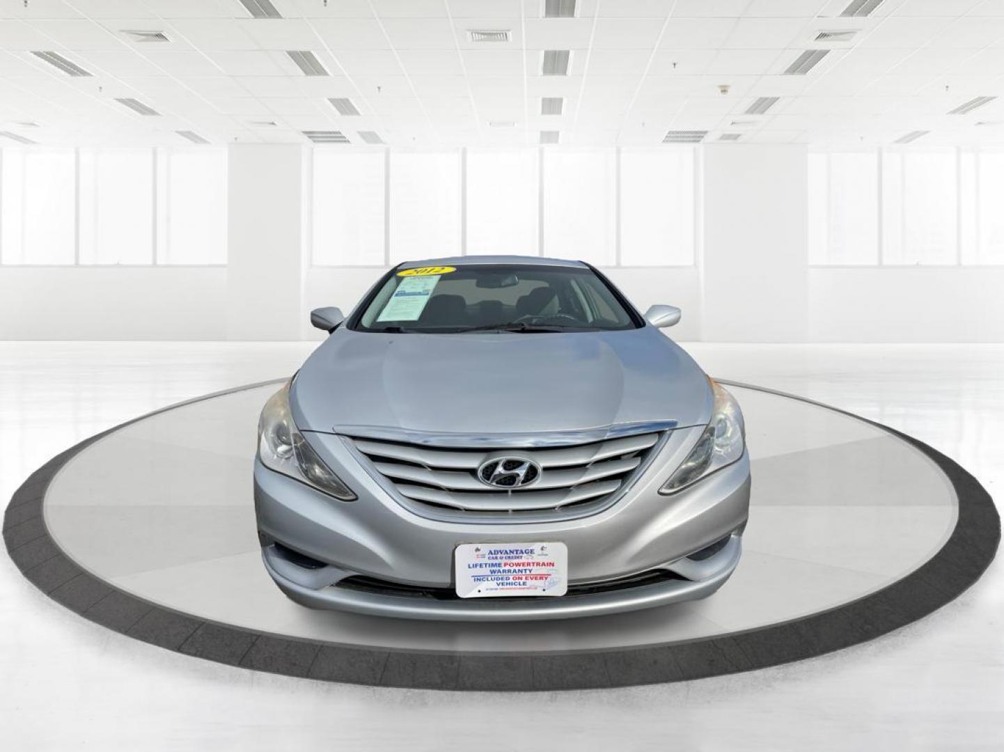 2012 Hyundai Sonata GLS Auto (5NPEB4AC0CH) with an 2.4L L4 DOHC 16V engine, 6-Speed Automatic transmission, located at 4508 South Dixie Dr, Moraine, OH, 45439, (937) 908-9800, 39.689976, -84.218452 - 2012 Hyundai Sonata GLS Auto - Photo#6