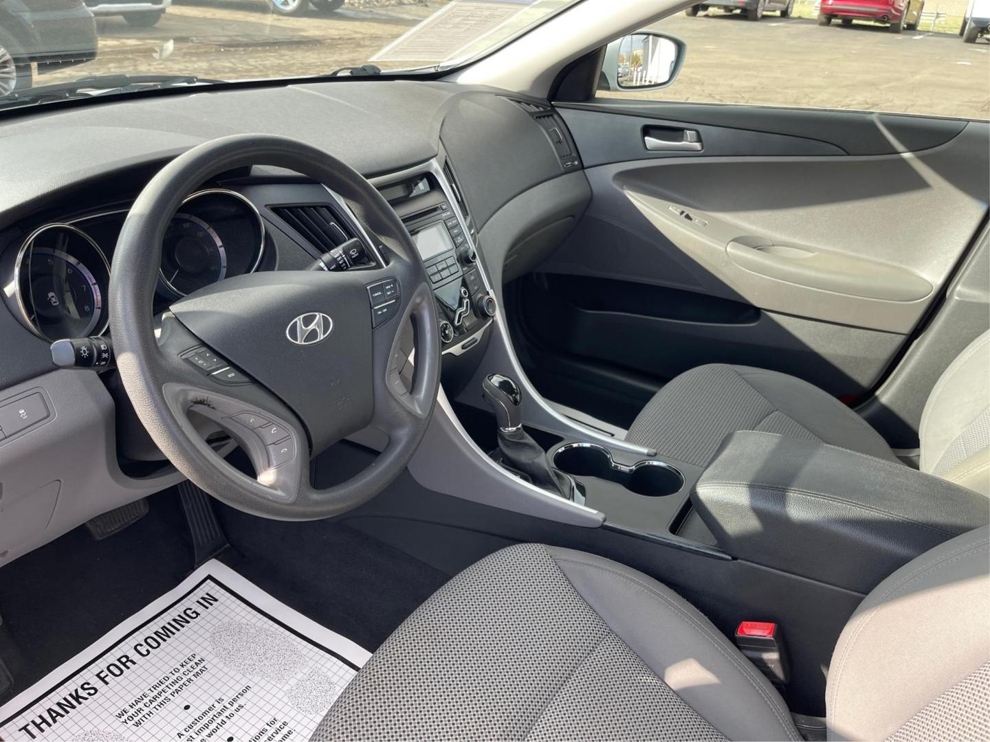 2012 Hyundai Sonata GLS Auto (5NPEB4AC0CH) with an 2.4L L4 DOHC 16V engine, 6-Speed Automatic transmission, located at 4508 South Dixie Dr, Moraine, OH, 45439, (937) 908-9800, 39.689976, -84.218452 - 2012 Hyundai Sonata GLS Auto - Photo#8