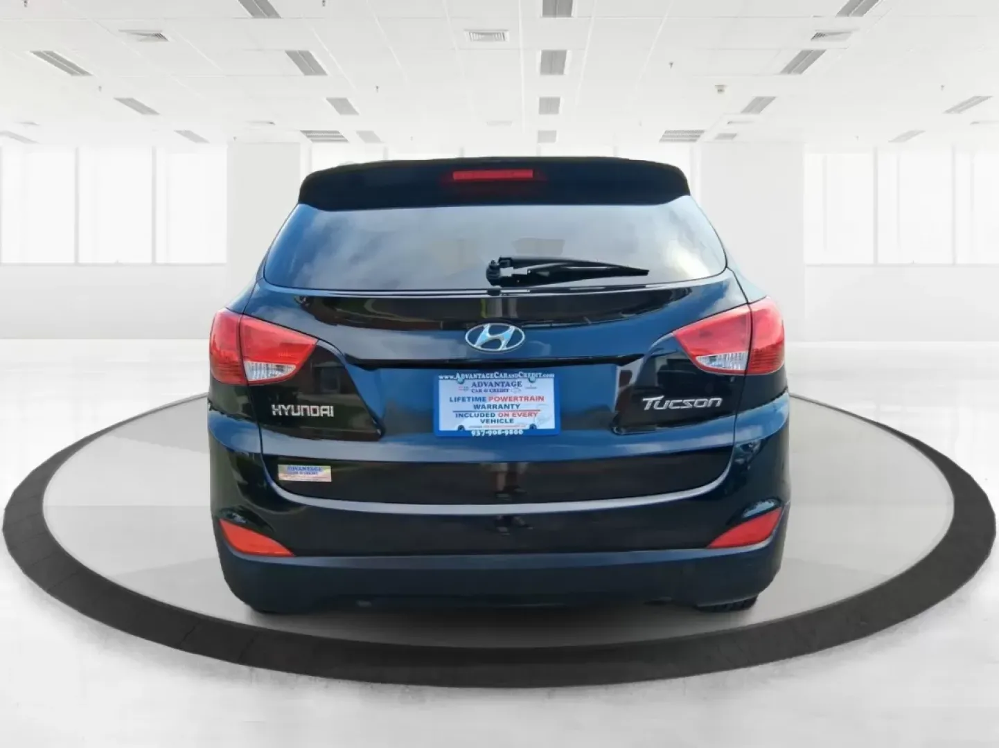 2012 Hyundai Tucson GLS (KM8JU3AC2CU) with an Theta II 2.4L I-4 DOHC engine, located at 880 E. National Road, Vandalia, OH, 45377, (937) 908-9800, 39.891918, -84.183594 - **Discover Your Next Adventure with the 2012 Hyundai Tucson GLS at Advantage Car and Credit!**<br /> <br /> Are you ready to elevate your lifestyle with a vehicle that meets the demands of your family, your daily commute, or those exciting weekend getaways? Look no further than the 2012 Hyundai Tucs - Photo#3