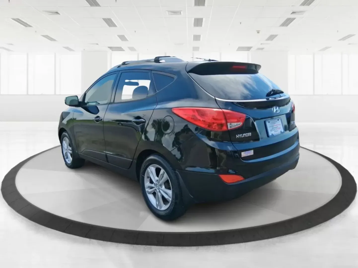2012 Hyundai Tucson GLS (KM8JU3AC2CU) with an Theta II 2.4L I-4 DOHC engine, located at 880 E. National Road, Vandalia, OH, 45377, (937) 908-9800, 39.891918, -84.183594 - **Discover Your Next Adventure with the 2012 Hyundai Tucson GLS at Advantage Car and Credit!**<br /> <br /> Are you ready to elevate your lifestyle with a vehicle that meets the demands of your family, your daily commute, or those exciting weekend getaways? Look no further than the 2012 Hyundai Tucs - Photo#4