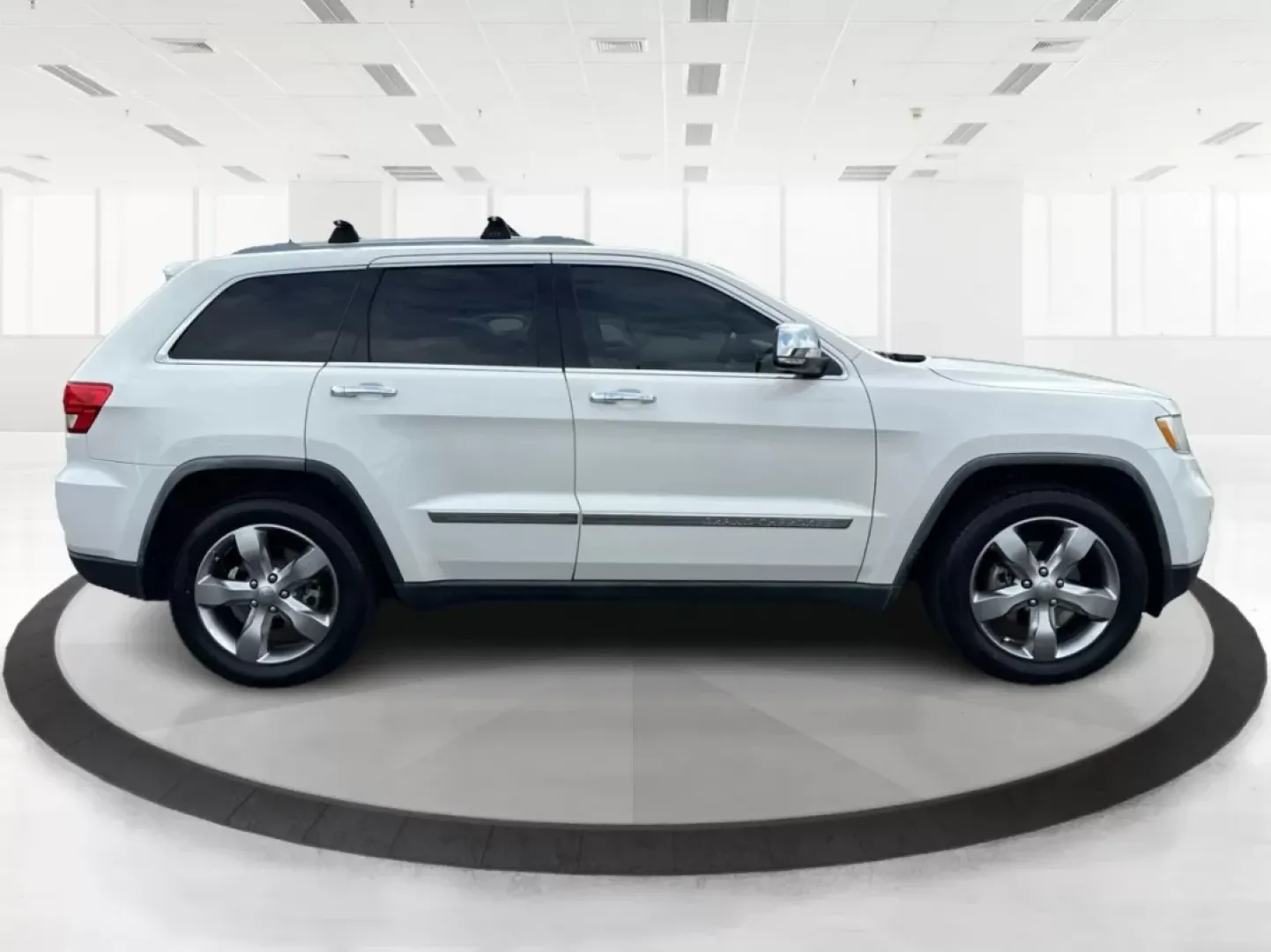 2012 Jeep Grand Cherokee Limited (1C4RJFBGXCC) with an Other engine, located at 401 Woodman Dr, Riverside, OH, 45431, (937) 908-9800, 39.760899, -84.123421 - **Discover Your Next Adventure with the 2012 Jeep Grand Cherokee Limited!**<br /> <br /> At Advantage Car and Credit, we believe that every journey begins with the right vehicle, especially for those who crave adventure. Whether you're navigating through the bustling streets of Fairborn, OH, or emba - Photo#1