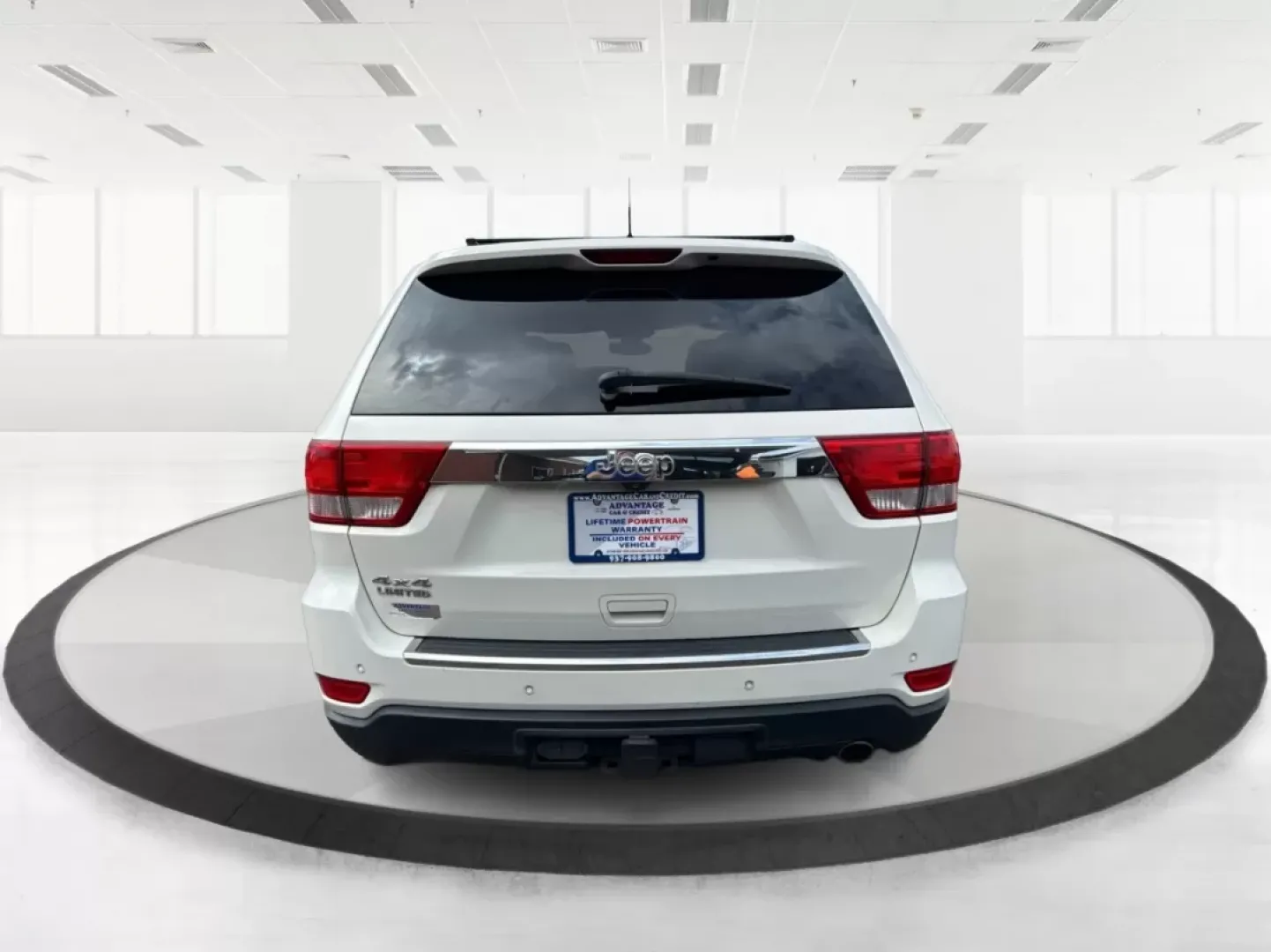 2012 Jeep Grand Cherokee Limited (1C4RJFBGXCC) with an Other engine, located at 401 Woodman Dr, Riverside, OH, 45431, (937) 908-9800, 39.760899, -84.123421 - **Discover Your Next Adventure with the 2012 Jeep Grand Cherokee Limited!**<br /> <br /> At Advantage Car and Credit, we believe that every journey begins with the right vehicle, especially for those who crave adventure. Whether you're navigating through the bustling streets of Fairborn, OH, or emba - Photo#3