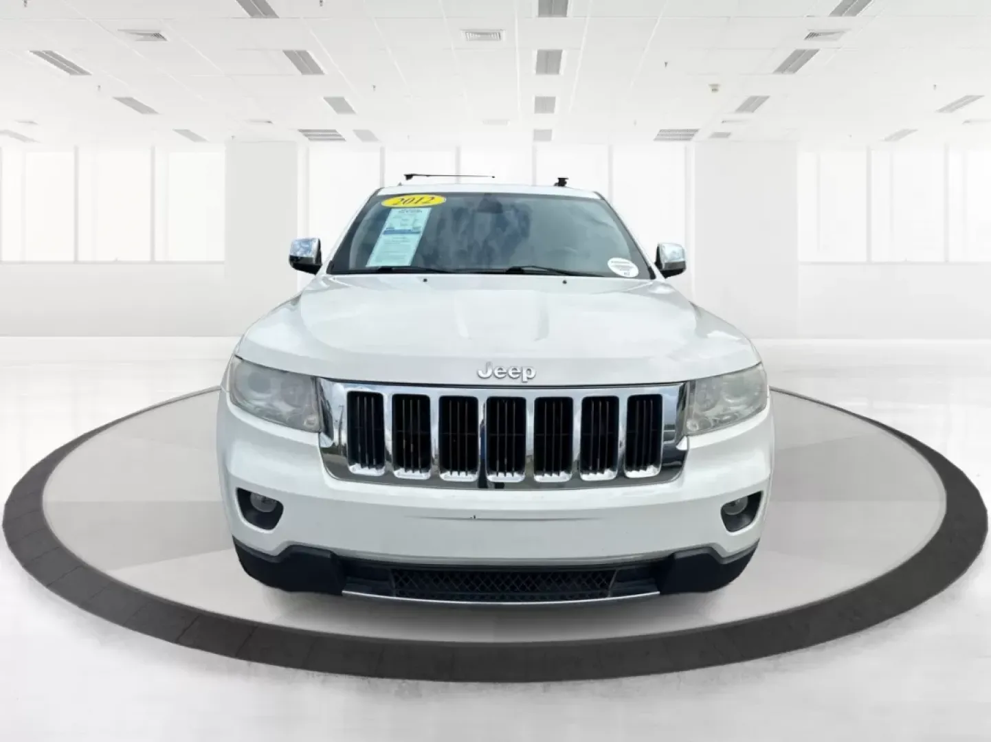 2012 Jeep Grand Cherokee Limited (1C4RJFBGXCC) with an Other engine, located at 401 Woodman Dr, Riverside, OH, 45431, (937) 908-9800, 39.760899, -84.123421 - **Discover Your Next Adventure with the 2012 Jeep Grand Cherokee Limited!**<br /> <br /> At Advantage Car and Credit, we believe that every journey begins with the right vehicle, especially for those who crave adventure. Whether you're navigating through the bustling streets of Fairborn, OH, or emba - Photo#6