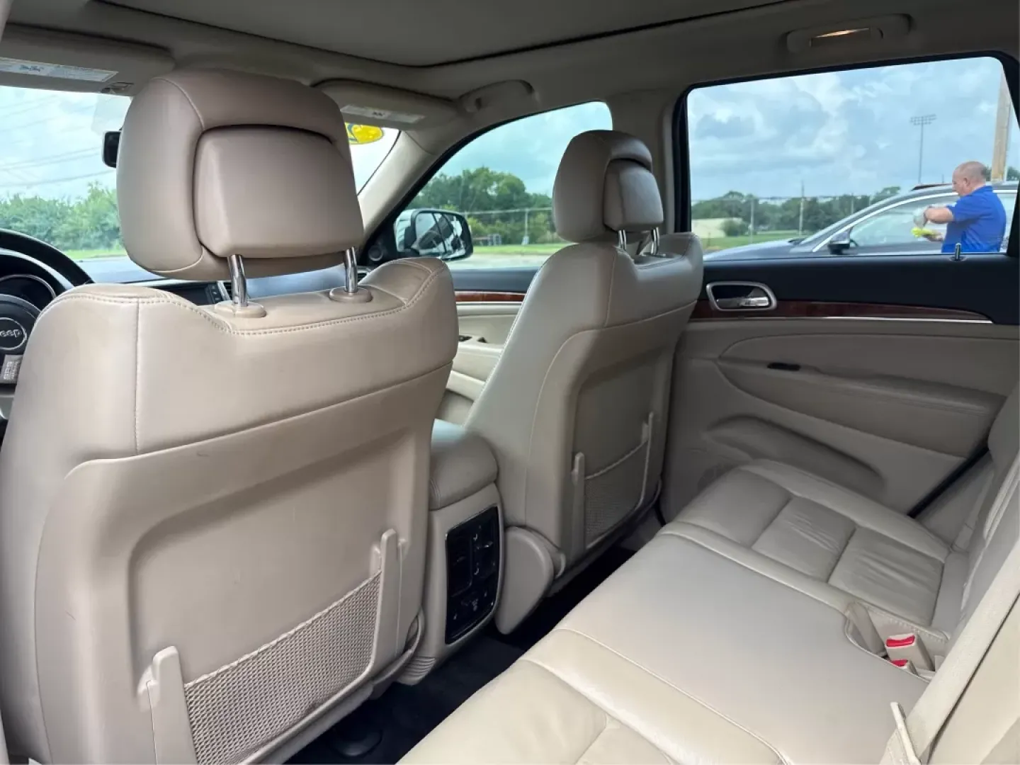 2012 Jeep Grand Cherokee Limited (1C4RJFBGXCC) with an Other engine, located at 401 Woodman Dr, Riverside, OH, 45431, (937) 908-9800, 39.760899, -84.123421 - **Discover Your Next Adventure with the 2012 Jeep Grand Cherokee Limited!**<br /> <br /> At Advantage Car and Credit, we believe that every journey begins with the right vehicle, especially for those who crave adventure. Whether you're navigating through the bustling streets of Fairborn, OH, or emba - Photo#9