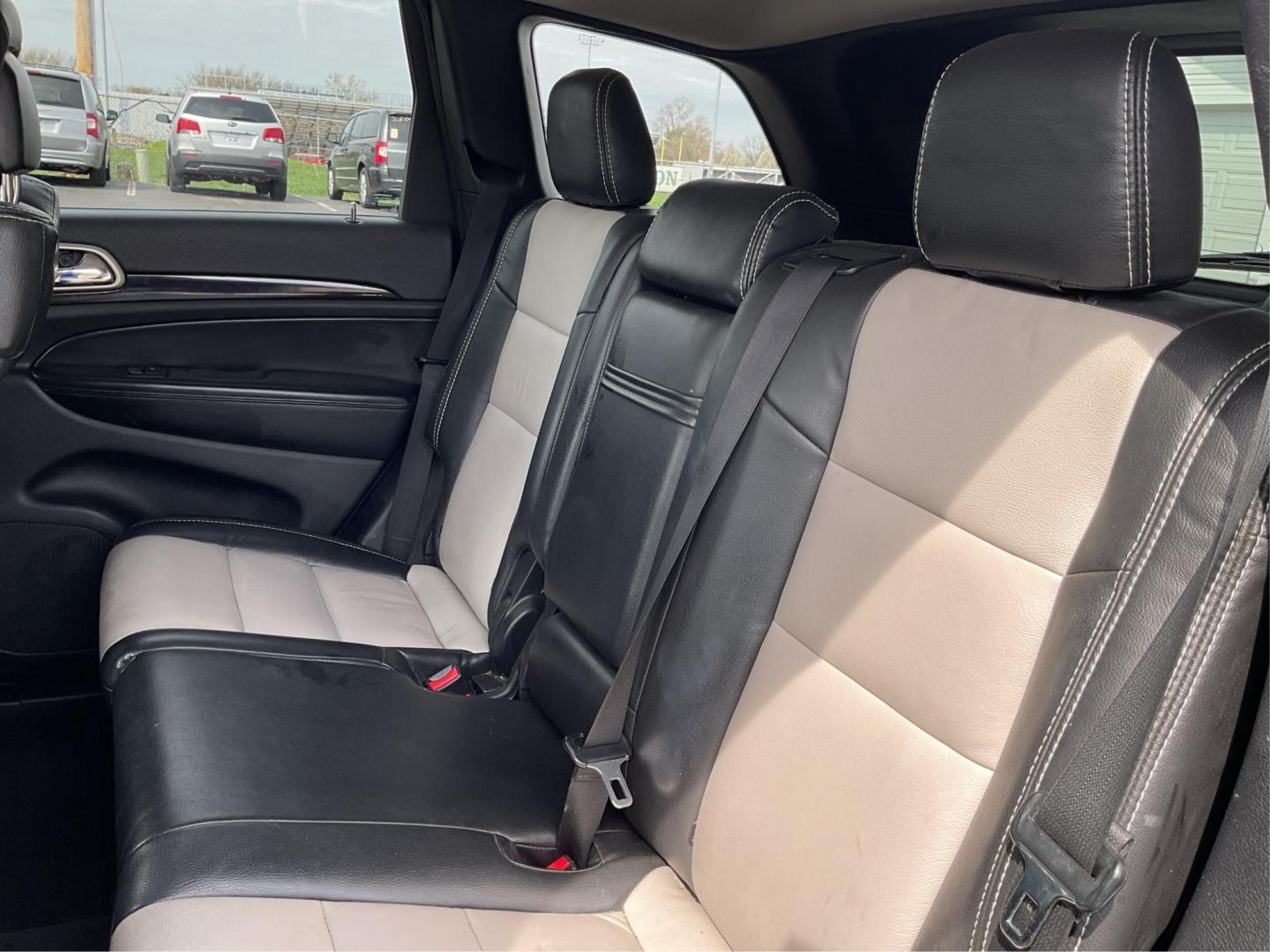 2012 Jeep Grand Cherokee Laredo (1C4RJFAG3CC) with an Other engine, located at 880 E. National Road, Vandalia, OH, 45377, (937) 908-9800, 39.891918, -84.183594 - 2012 Jeep Grand Cherokee Laredo - Photo#9