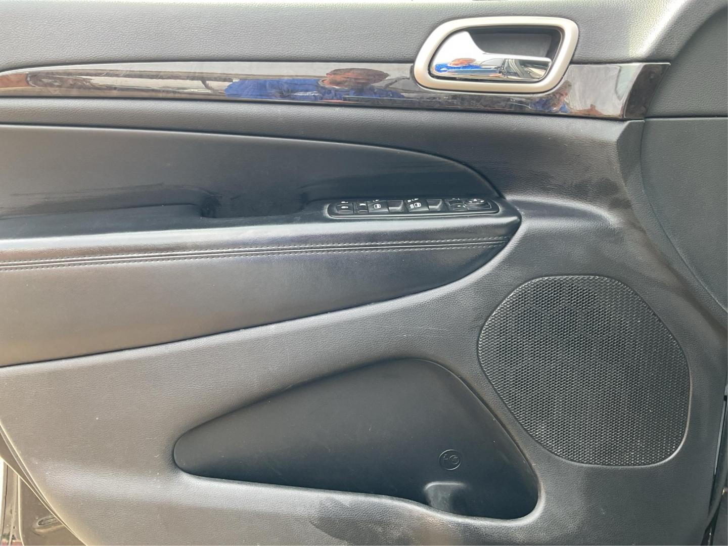 2012 Jeep Grand Cherokee Laredo (1C4RJFAG3CC) with an Other engine, located at 880 E. National Road, Vandalia, OH, 45377, (937) 908-9800, 39.891918, -84.183594 - 2012 Jeep Grand Cherokee Laredo - Photo#17