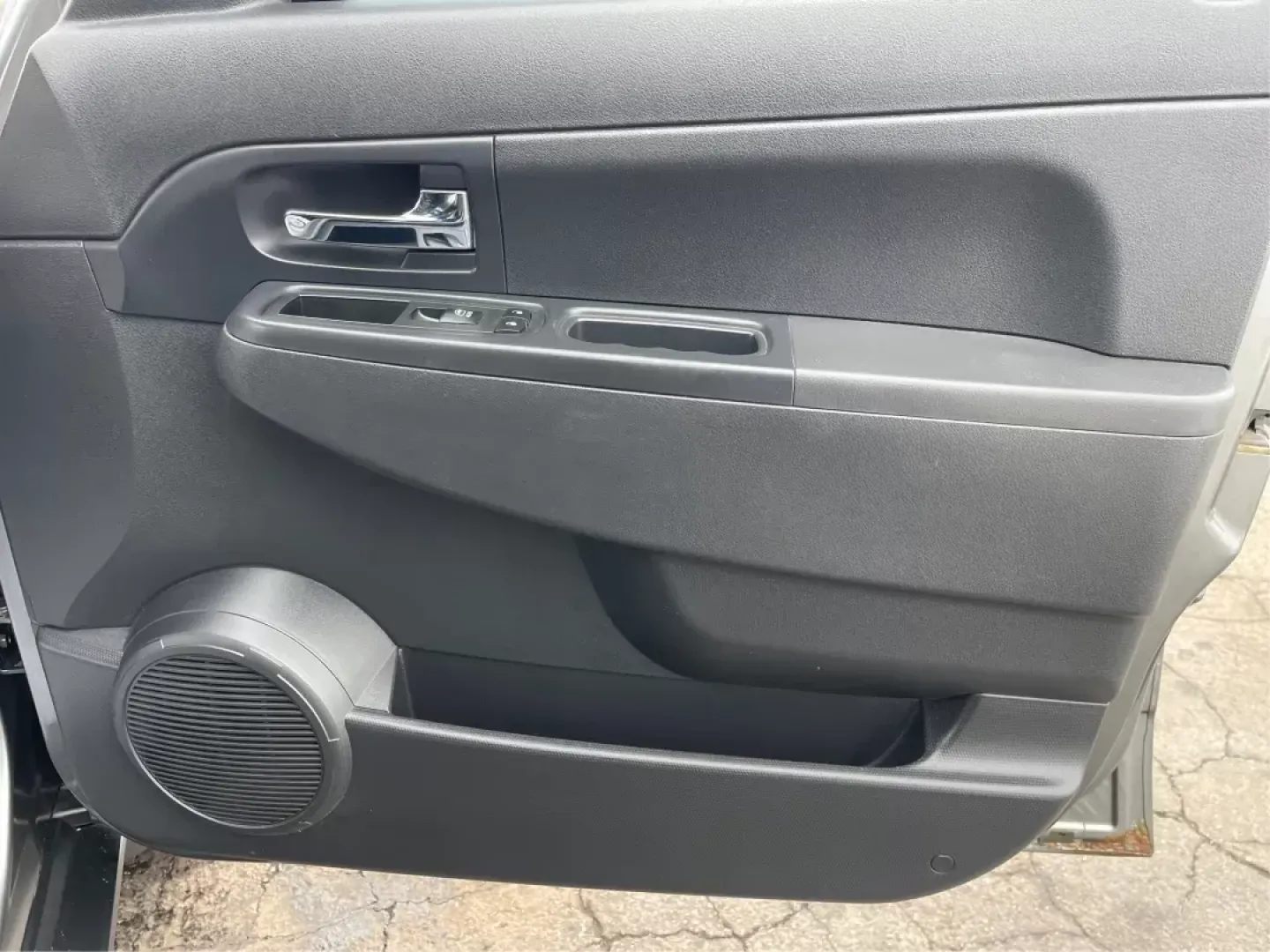 2012 Jeep Liberty Sport 4WD (1C4PJMAK8CW) with an 3.7L V6 SOHC 12V engine, 4-Speed Automatic transmission, located at 1099 N County Rd 25A, Troy, OH, 45373, (937) 908-9800, 40.057079, -84.212883 - 2012 Jeep Liberty Sport 4WD - Photo#20