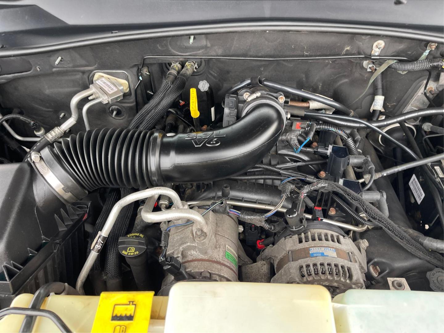 2012 Jeep Liberty Sport 4WD (1C4PJMAK8CW) with an 3.7L V6 SOHC 12V engine, 4-Speed Automatic transmission, located at 1099 N County Rd 25A, Troy, OH, 45373, (937) 908-9800, 40.057079, -84.212883 - 2012 Jeep Liberty Sport 4WD - Photo#10