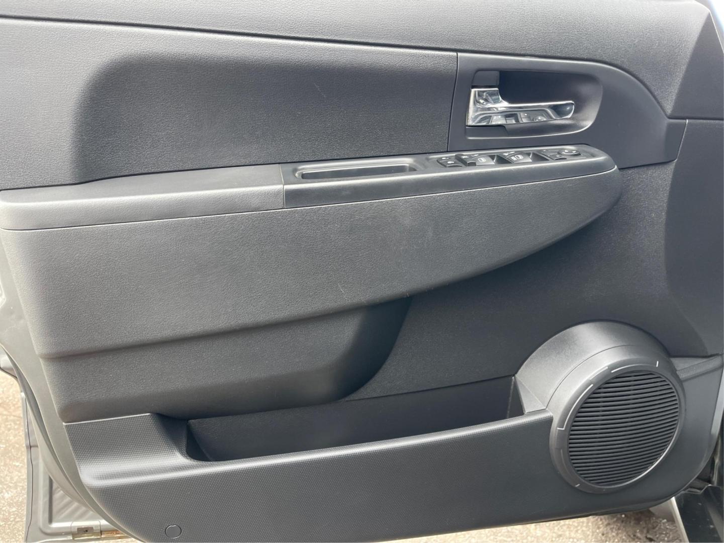 2012 Jeep Liberty Sport 4WD (1C4PJMAK8CW) with an 3.7L V6 SOHC 12V engine, 4-Speed Automatic transmission, located at 1099 N County Rd 25A, Troy, OH, 45373, (937) 908-9800, 40.057079, -84.212883 - 2012 Jeep Liberty Sport 4WD - Photo#18