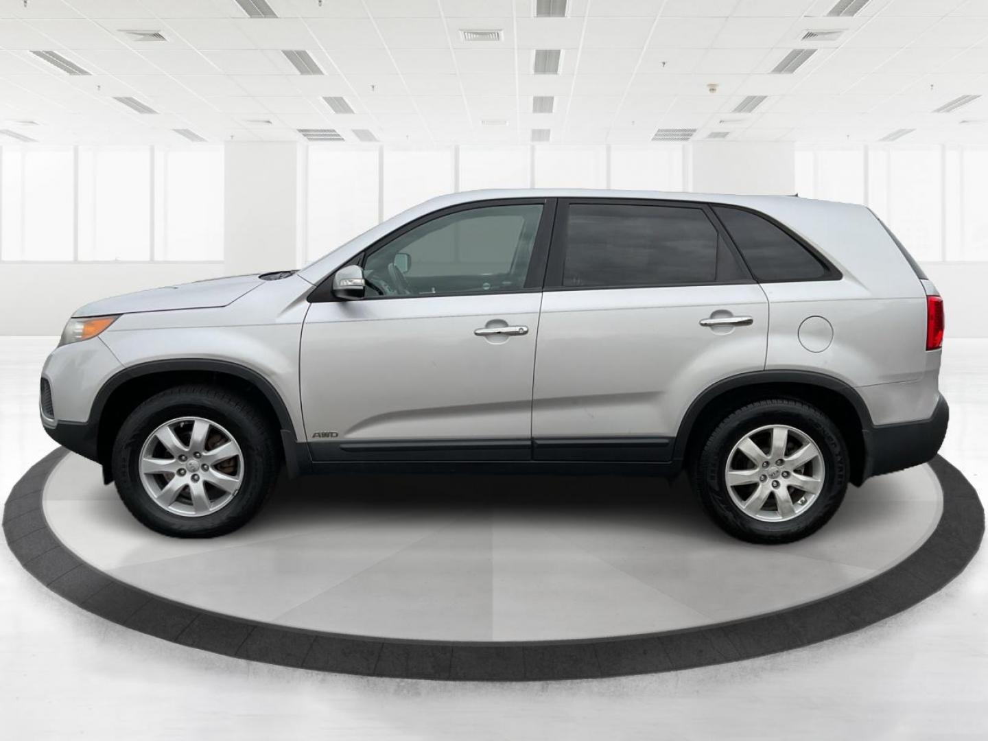 2012 Kia Sorento LX (5XYKTCA68CG) with an 2.4L I-4 gasoline direct injection engine, located at 4508 South Dixie Dr, Moraine, OH, 45439, (937) 908-9800, 39.689976, -84.218452 - 2012 Kia Sorento LX - Photo#5