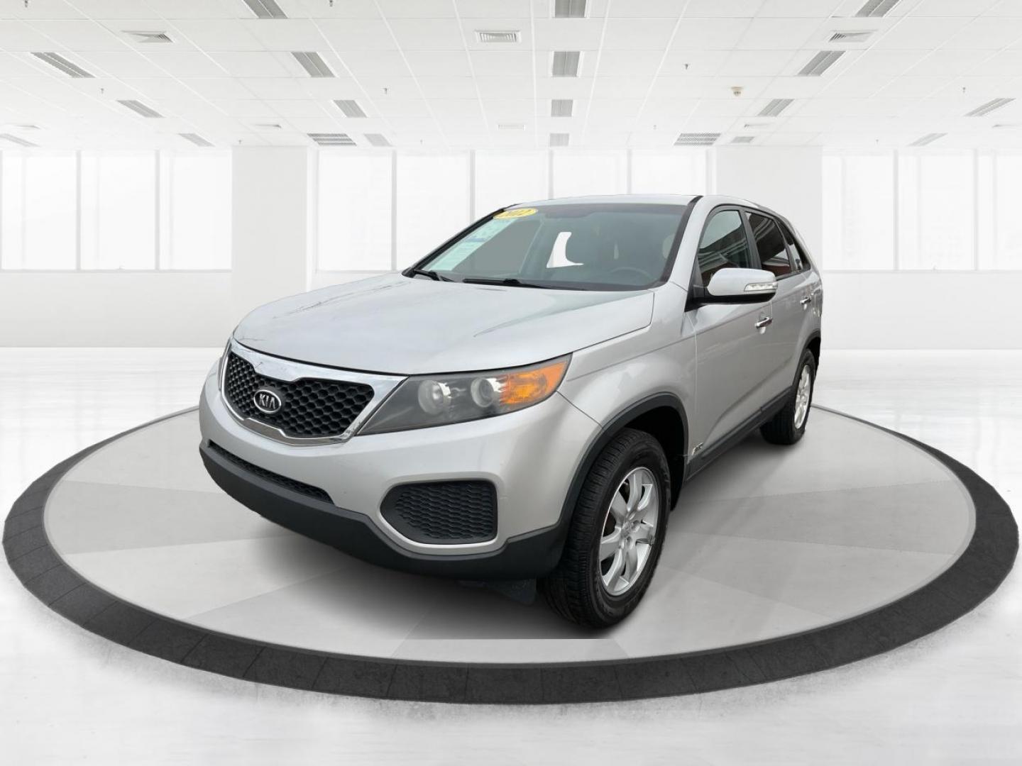 2012 Kia Sorento LX (5XYKTCA68CG) with an 2.4L I-4 gasoline direct injection engine, located at 4508 South Dixie Dr, Moraine, OH, 45439, (937) 908-9800, 39.689976, -84.218452 - 2012 Kia Sorento LX - Photo#7