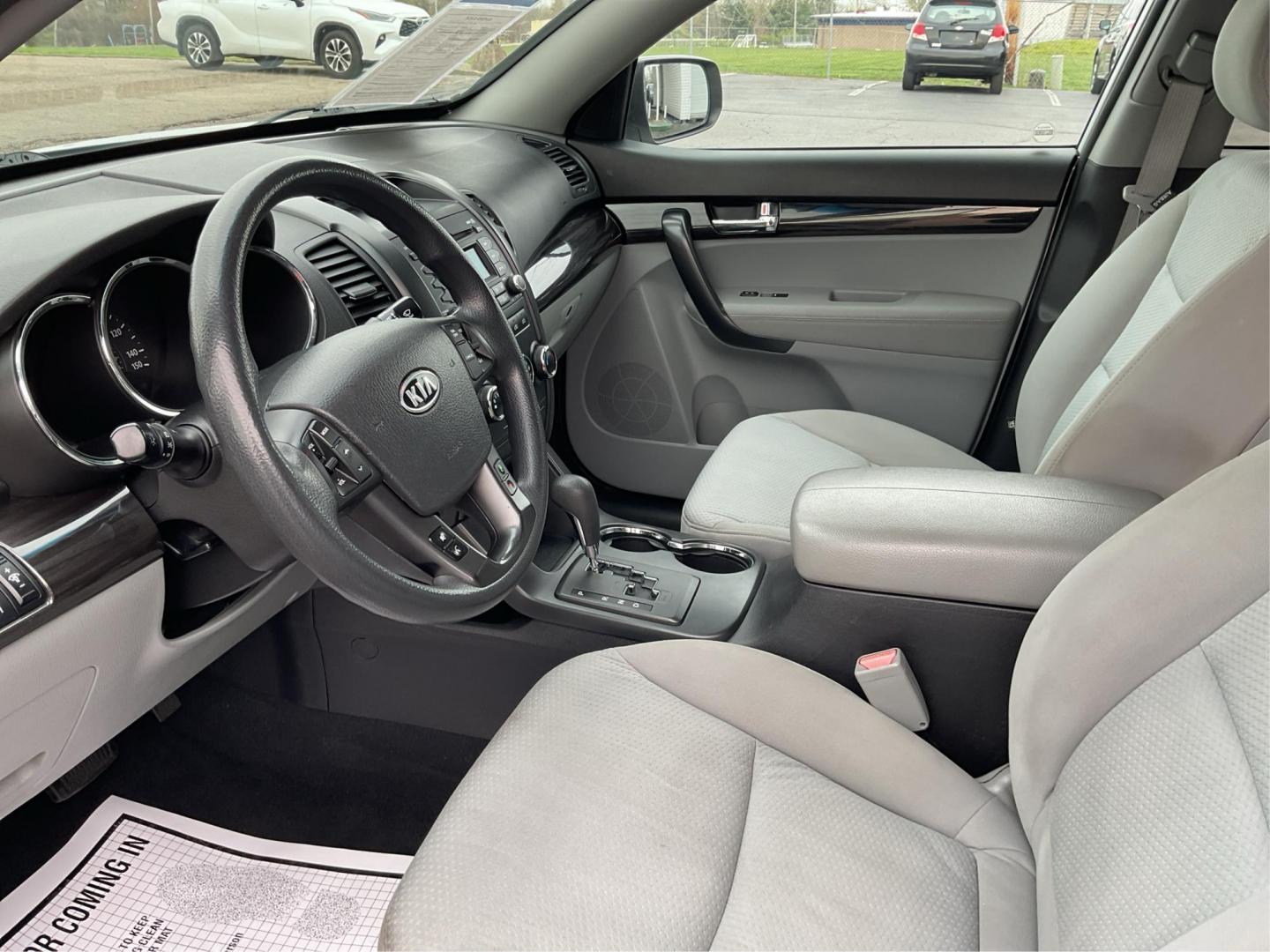 2012 Kia Sorento LX (5XYKTCA68CG) with an 2.4L I-4 gasoline direct injection engine, located at 4508 South Dixie Dr, Moraine, OH, 45439, (937) 908-9800, 39.689976, -84.218452 - 2012 Kia Sorento LX - Photo#8