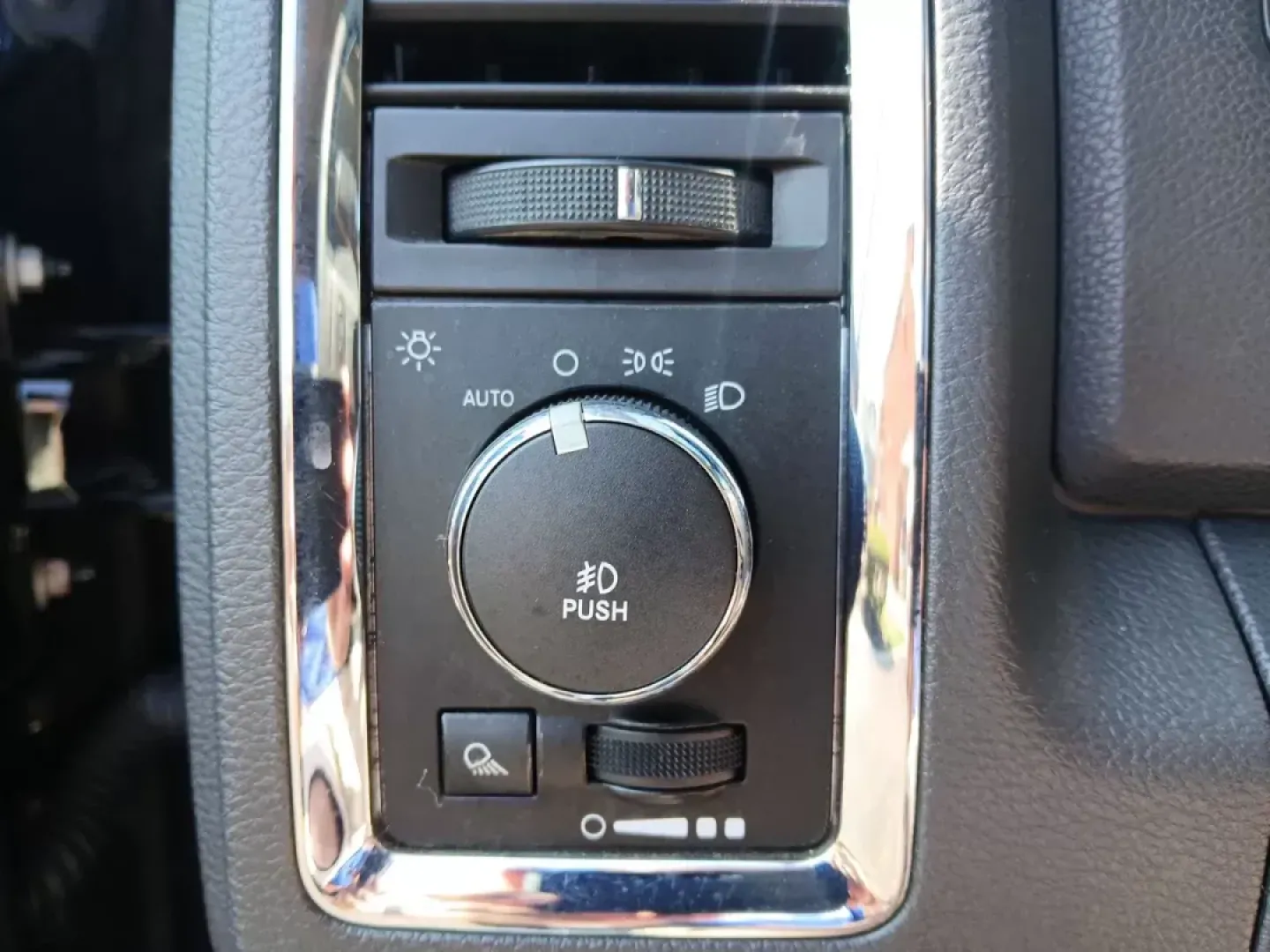 2012 Ram 1500 Laramie Longhorn Edition Crew Cab 4WD (1C6RD7PT6CS) with an 5.7L V8 OHV 16V engine, 6-Speed Automatic transmission, located at 1099 N County Rd 25A, Troy, OH, 45373, (937) 908-9800, 40.057079, -84.212883 - One Owner - Photo#17