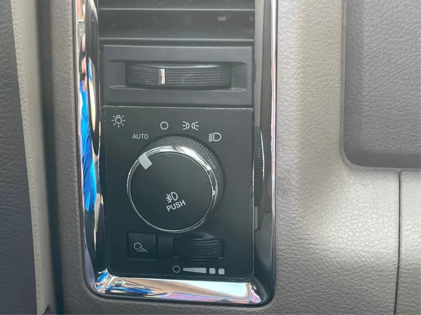 2012 Ram 1500 Laramie (1C6RD7JTXCS) with an Other engine, located at 8750 N County Rd 25A, Piqua, OH, 45356, (937) 908-9800, 40.164391, -84.232513 - 2012 Ram 1500 Laramie - Photo#16