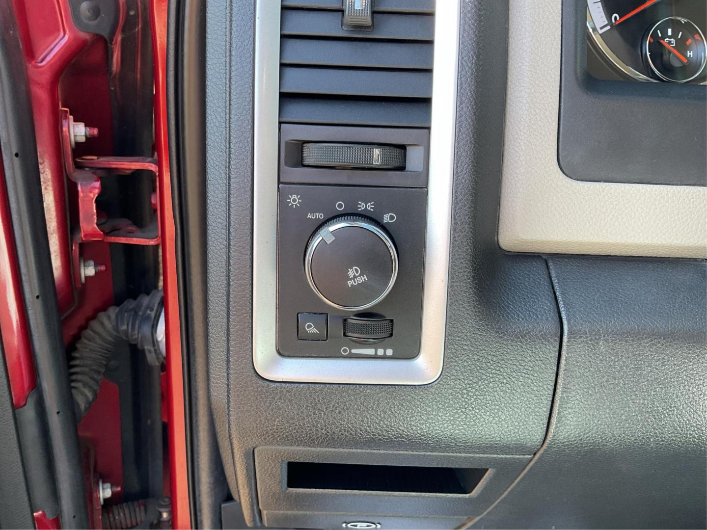 2012 Ram 1500 SLT (1C6RD7GT9CS) with an HEMI 5.7L V-8 variable valve control engine, located at 8750 N County Rd 25A, Piqua, OH, 45356, (937) 908-9800, 40.164391, -84.232513 - 2012 Ram 1500 SLT - Photo#15