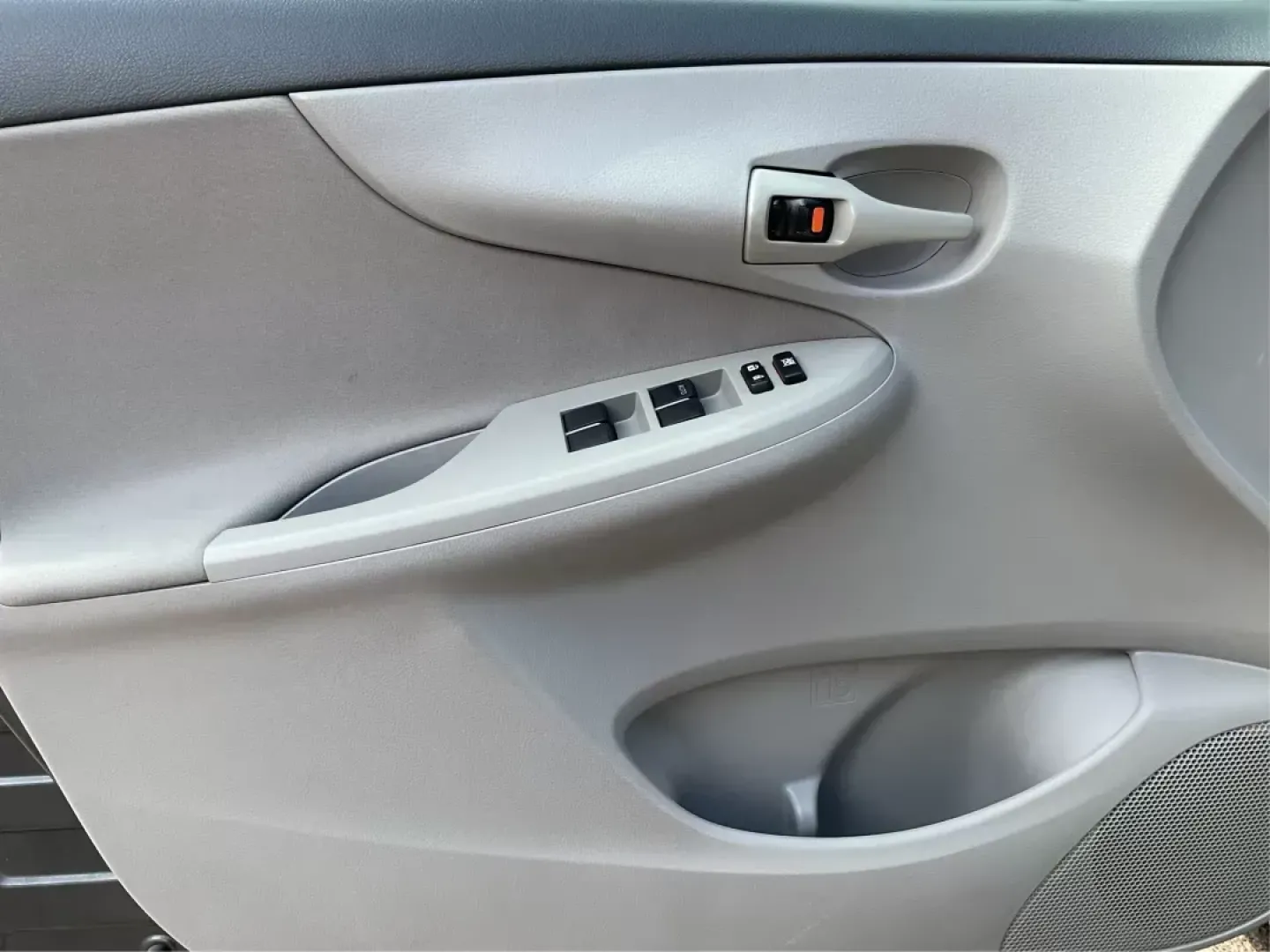 2012 Toyota Corolla LE (2T1BU4EEXCC) with an 1.8L I-4 DOHC engine, located at 401 Woodman Dr, Riverside, OH, 45431, (937) 908-9800, 39.760899, -84.123421 - **Drive Your Life Forward with the 2012 Toyota Corolla LE Perfect for Commuters and Families Alike!**<br /> <br /> Are you looking for a reliable, fuel-efficient vehicle that can handle your daily commute and weekend adventures? Look no further than the 2012 Toyota Corolla LE, a versatile sedan tha - Photo#16