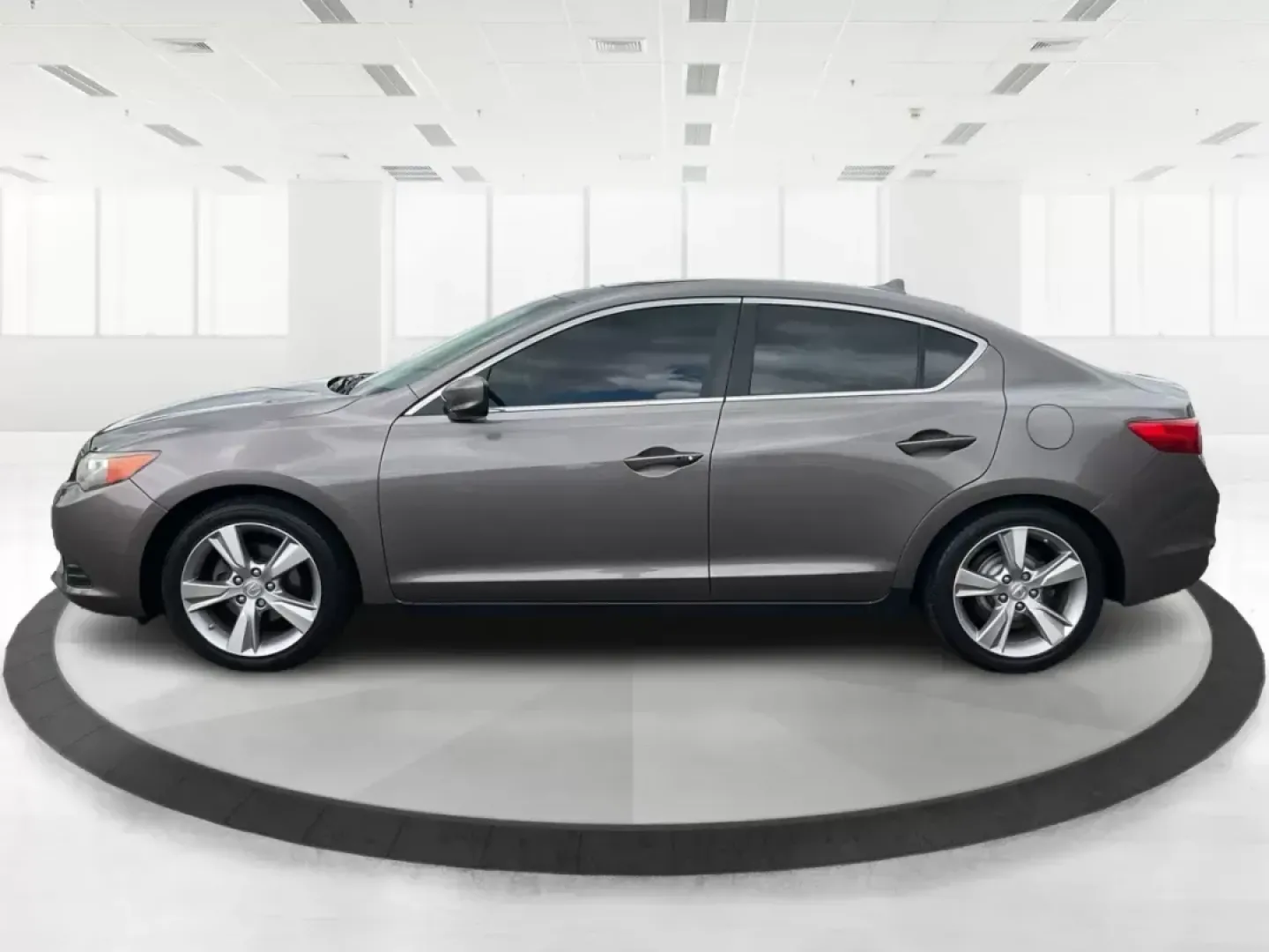 2013 Acura ILX 2.0L (19VDE1F7XDE) with an 2L I-4 i-VTEC variable valve control engine, located at 1230 East Main St, Xenia, OH, 45385, (937) 908-9800, 39.688026, -83.910172 - 2013 Acura ILX 2.0L - Photo#3