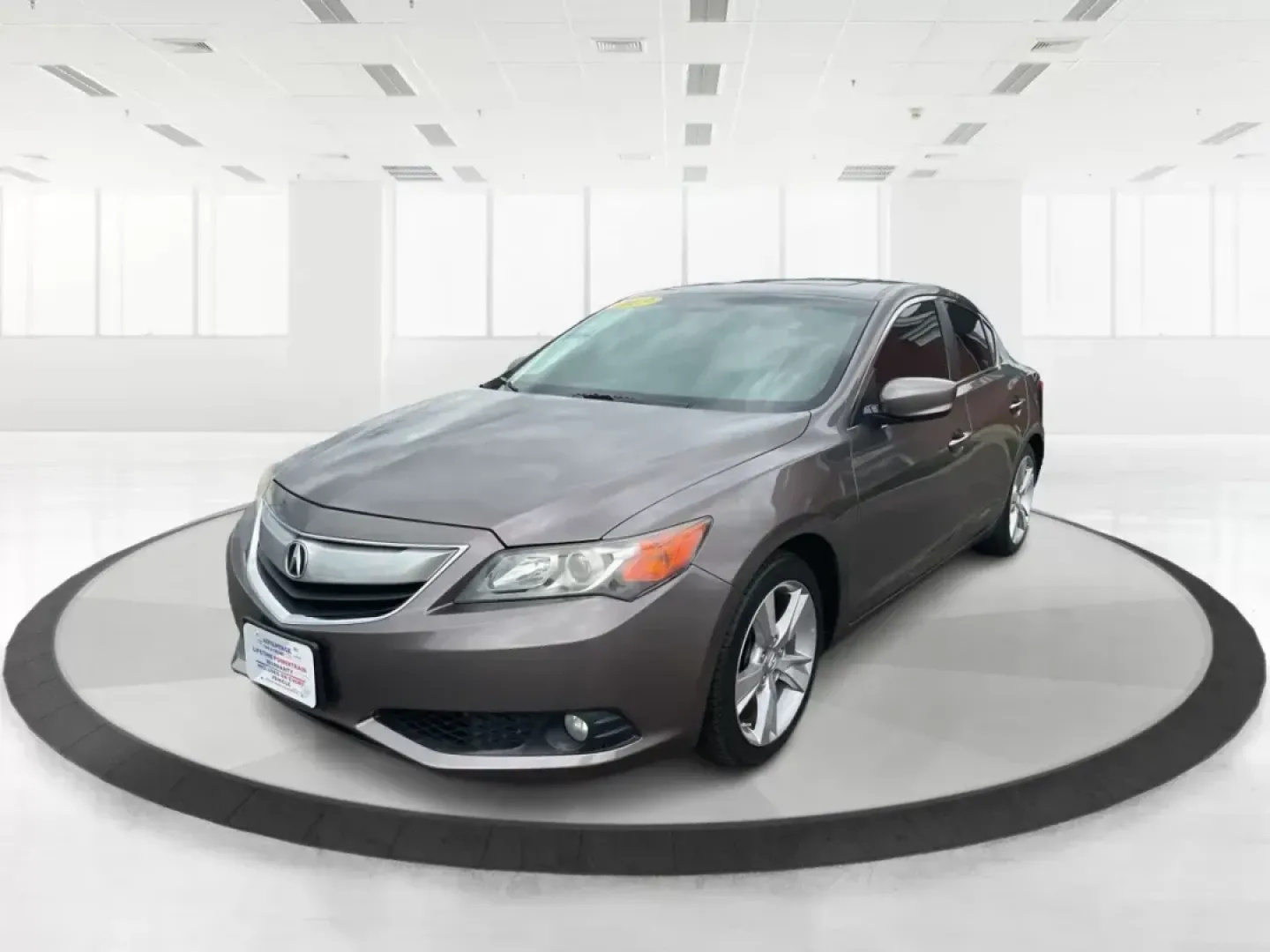 2013 Acura ILX 2.0L (19VDE1F7XDE) with an 2L I-4 i-VTEC variable valve control engine, located at 1230 East Main St, Xenia, OH, 45385, (937) 908-9800, 39.688026, -83.910172 - 2013 Acura ILX 2.0L - Photo#4