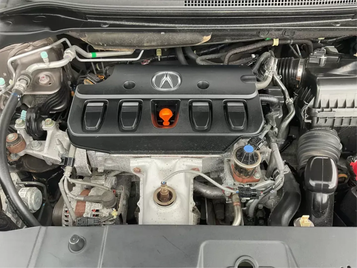 2013 Acura ILX 2.0L (19VDE1F7XDE) with an 2L I-4 i-VTEC variable valve control engine, located at 1230 East Main St, Xenia, OH, 45385, (937) 908-9800, 39.688026, -83.910172 - 2013 Acura ILX 2.0L - Photo#9
