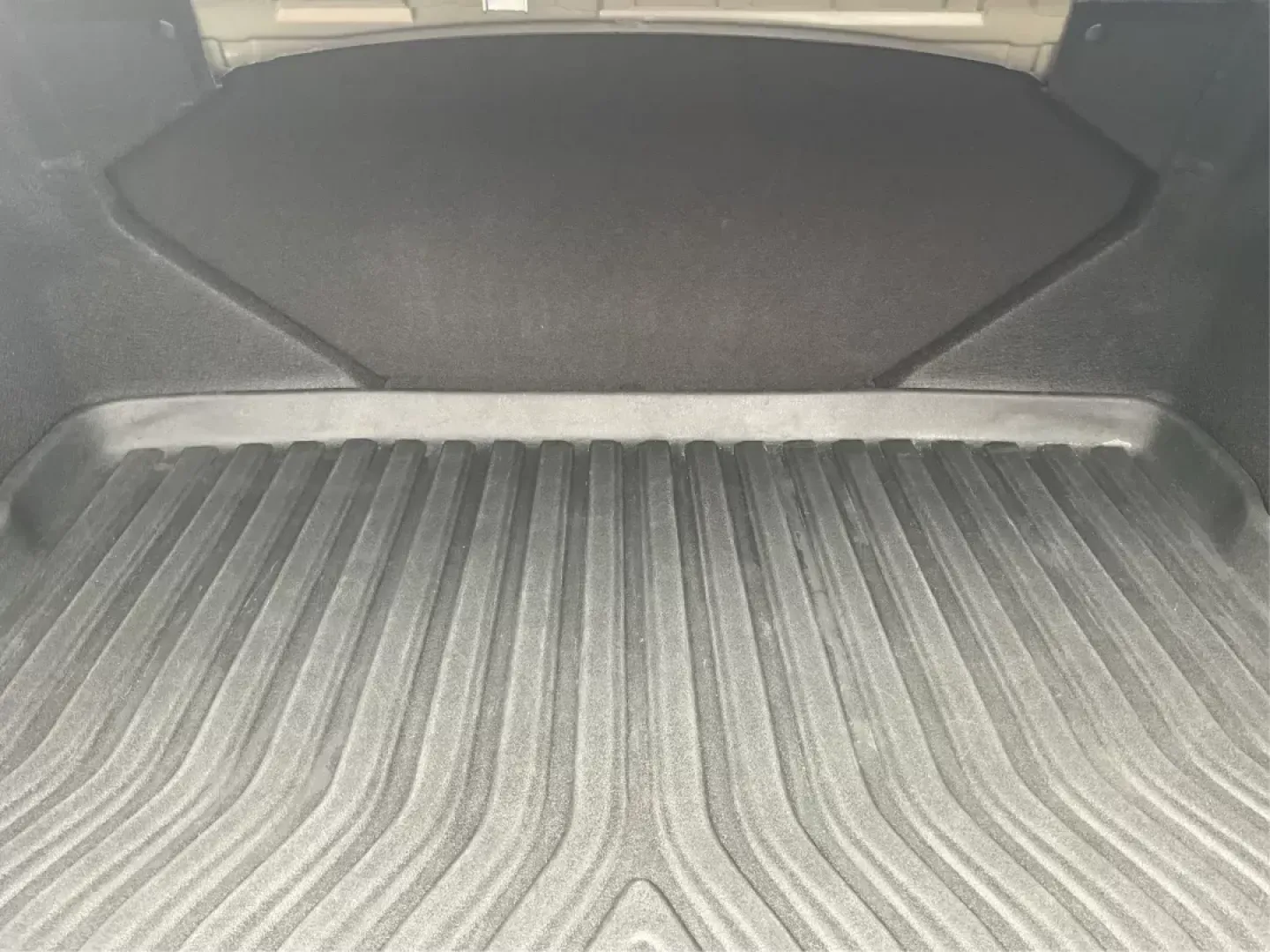 2013 Acura ILX 2.0L (19VDE1F7XDE) with an 2L I-4 i-VTEC variable valve control engine, located at 1230 East Main St, Xenia, OH, 45385, (937) 908-9800, 39.688026, -83.910172 - 2013 Acura ILX 2.0L - Photo#10