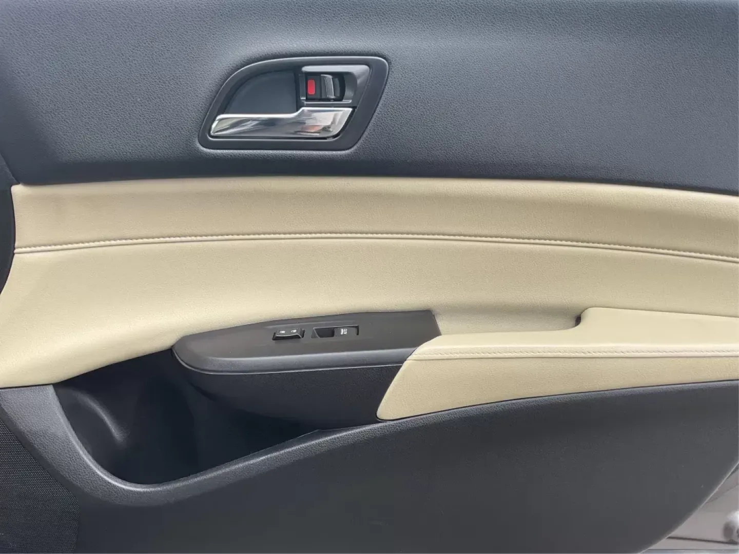 2013 Acura ILX 2.0L (19VDE1F7XDE) with an 2L I-4 i-VTEC variable valve control engine, located at 1230 East Main St, Xenia, OH, 45385, (937) 908-9800, 39.688026, -83.910172 - 2013 Acura ILX 2.0L - Photo#17