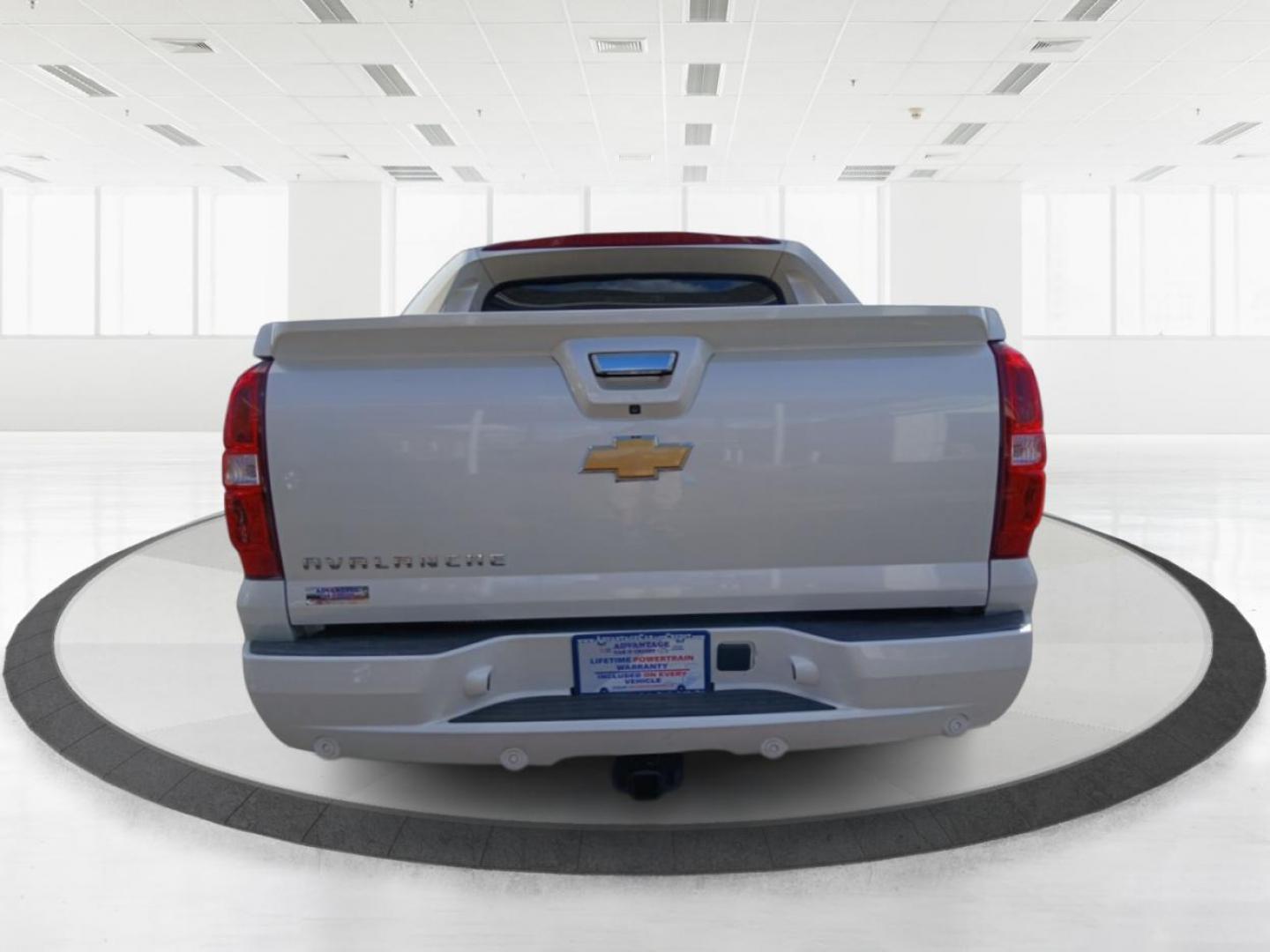 2013 Chevrolet Avalanche LTZ 4WD (3GNTKGE78DG) with an 5.3L V8 OHV 16V FFV engine, 4-Speed Automatic transmission, located at 8750 N County Rd 25A, Piqua, OH, 45356, (937) 908-9800, 40.164391, -84.232513 - 2013 Chevrolet Avalanche LTZ 4WD - Photo#3