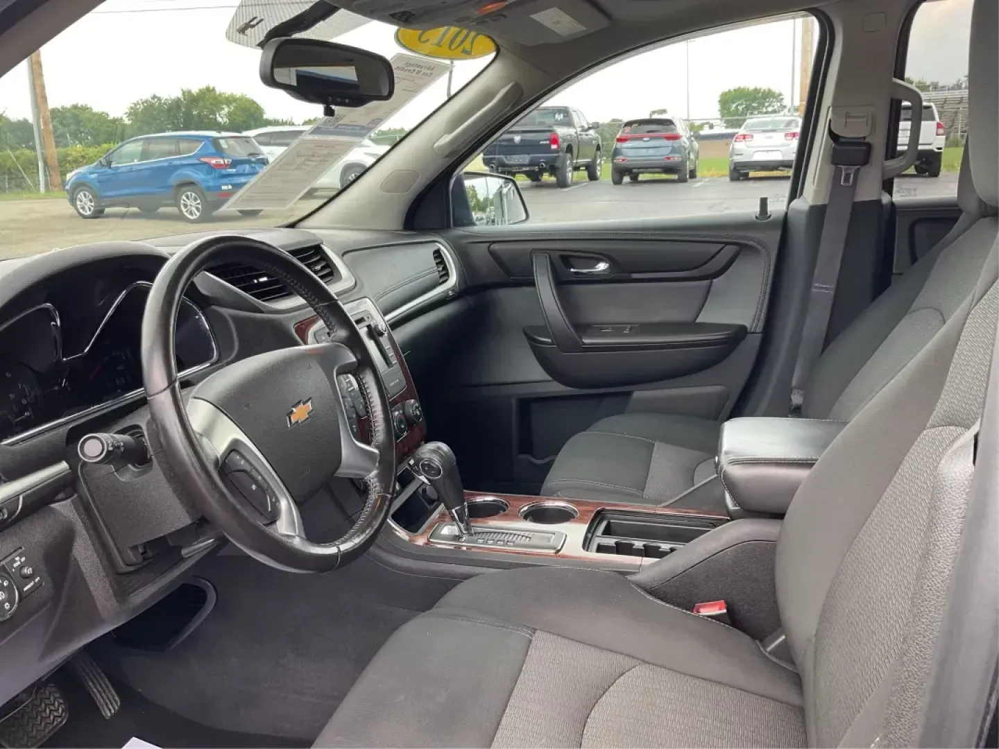 2013 Chevrolet Traverse 1LT (1GNKRGKD0DJ) with an 3.6L V-6 gasoline direct injection engine, located at 1951 S Dayton Lakeview Rd., New Carlisle, OH, 45344, (937) 908-9800, 39.890999, -84.050255 - **Embark on Your Next Adventure with the 2013 Chevrolet Traverse 1LT**<br /> <br /> Are you ready to elevate your family outings, road trips, or daily commutes? The 2013 Chevrolet Traverse 1LT is the perfect companion, designed for those seeking comfort, space, and versatility. With room for everyon - Photo#7