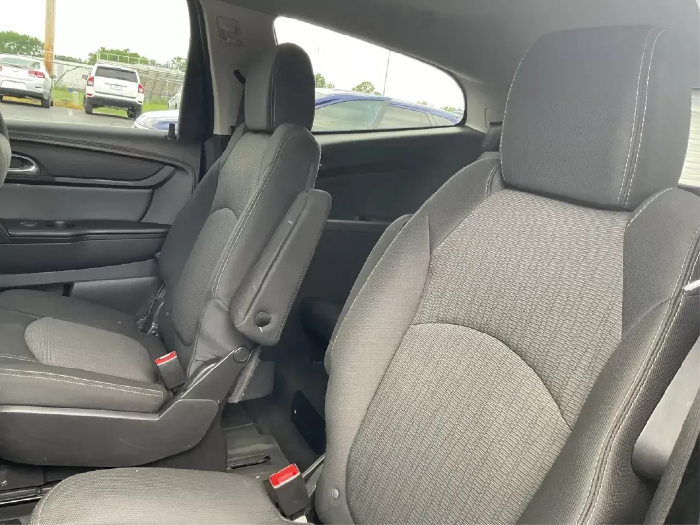 2013 Chevrolet Traverse 1LT (1GNKRGKD0DJ) with an 3.6L V-6 gasoline direct injection engine, located at 1951 S Dayton Lakeview Rd., New Carlisle, OH, 45344, (937) 908-9800, 39.890999, -84.050255 - **Embark on Your Next Adventure with the 2013 Chevrolet Traverse 1LT**<br /> <br /> Are you ready to elevate your family outings, road trips, or daily commutes? The 2013 Chevrolet Traverse 1LT is the perfect companion, designed for those seeking comfort, space, and versatility. With room for everyon - Photo#8