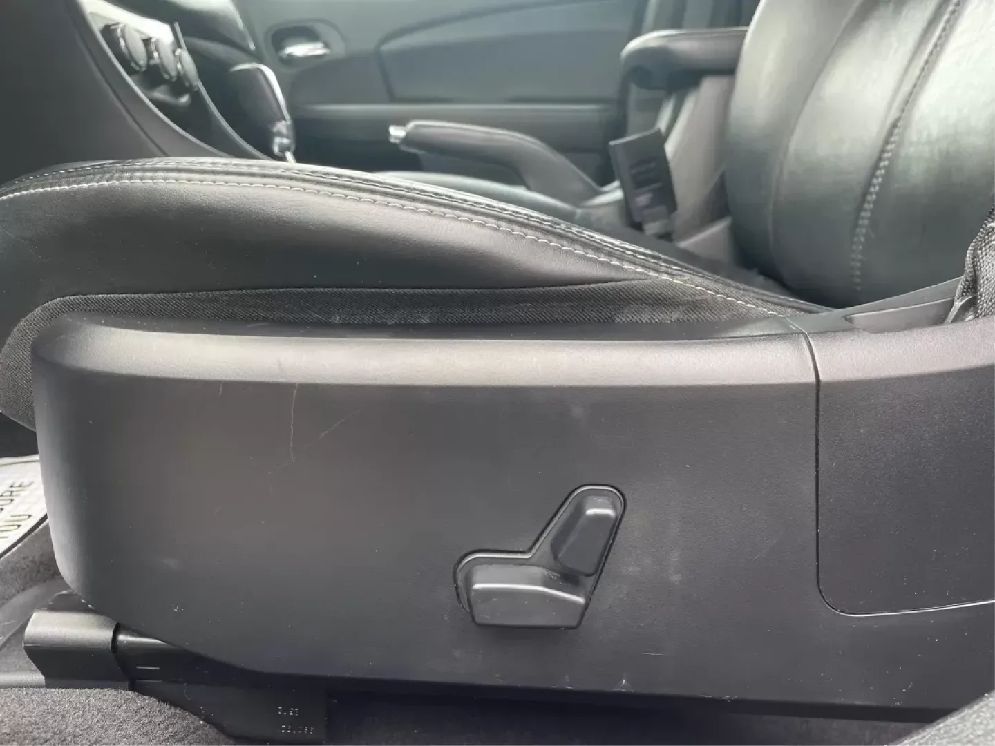 2013 Chrysler 200 Limited (1C3CCBCG7DN) with an Other engine, located at 1099 N County Rd 25A, Troy, OH, 45373, (937) 908-9800, 40.057079, -84.212883 - 2013 Chrysler 200 Limited - Photo#17