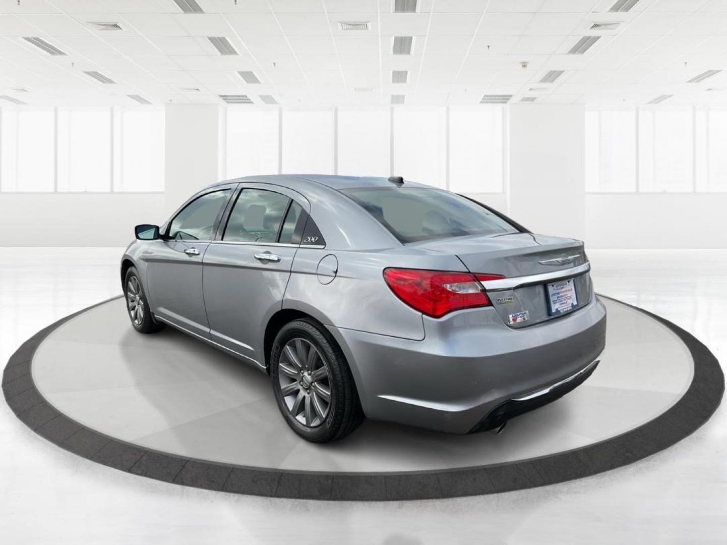 2013 Chrysler 200 Limited (1C3CCBCG9DN) with an Other engine, located at 1184 Kauffman Ave, Fairborn, OH, 45324, (937) 908-9800, 39.807072, -84.030914 - 2013 Chrysler 200 Limited - Photo#4