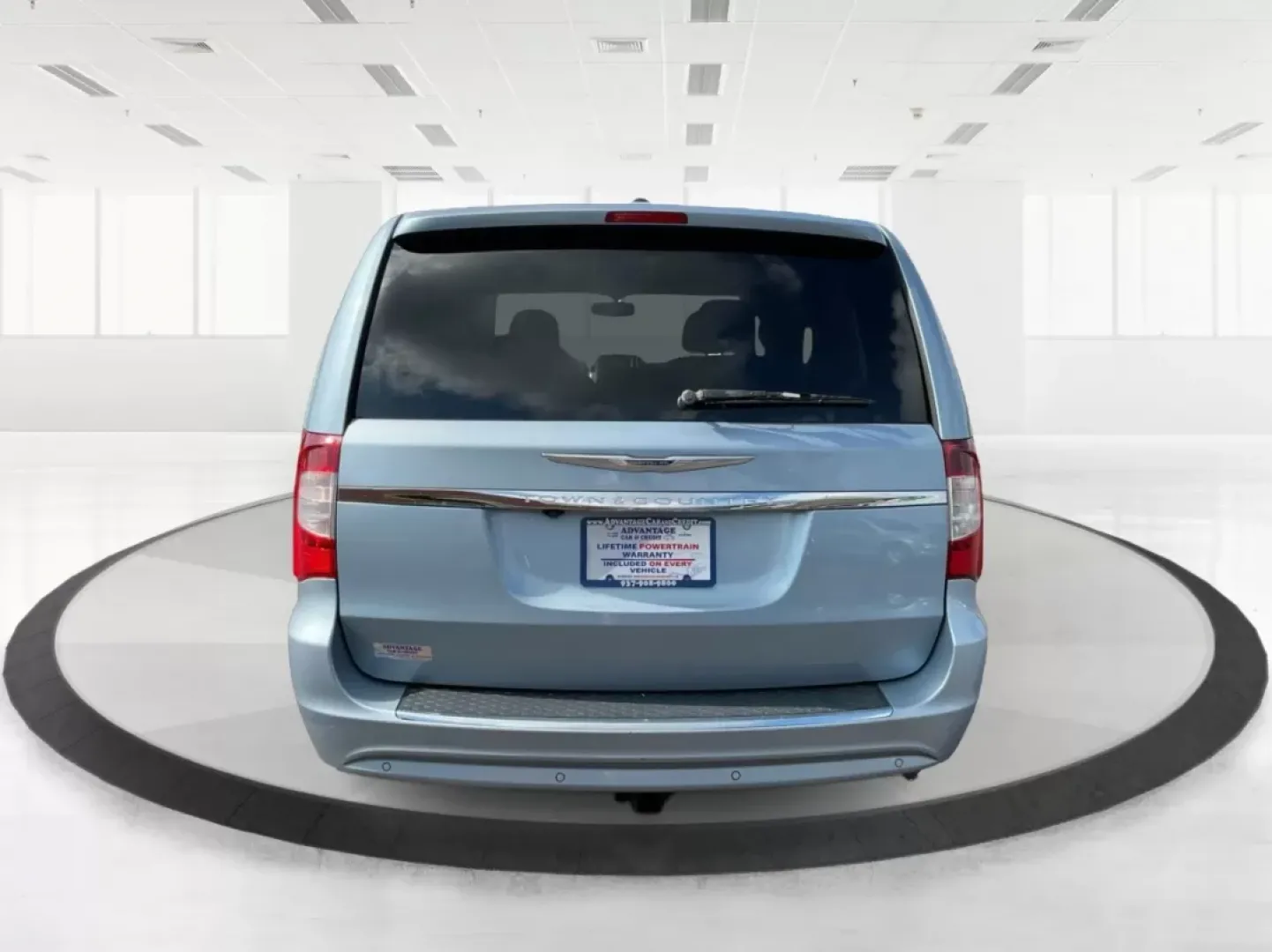 2013 Chrysler Town and Country Touring-L (2C4RC1CG5DR) with an Pentastar 3.6L V-6 DOHC engine, located at 1099 N County Rd 25A, Troy, OH, 45373, (937) 908-9800, 40.057079, -84.212883 - **Drive Family Adventures in the 2013 Chrysler Town and Country Touring-L Your Perfect Companion for Fun and Functionality!**<br /> <br /> Are you searching for the ideal vehicle to accommodate your growing family or enhance your daily commutes? Look no further than the stunning 2013 Chrysler Tow - Photo#3