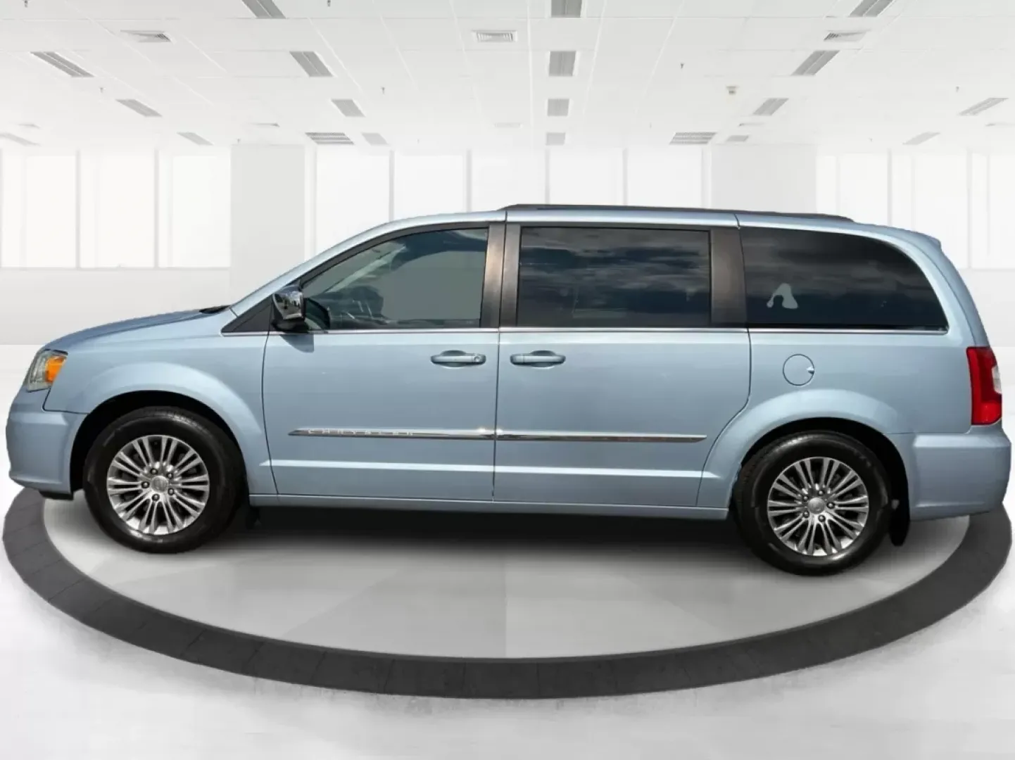 2013 Chrysler Town and Country Touring-L (2C4RC1CG5DR) with an Pentastar 3.6L V-6 DOHC engine, located at 1099 N County Rd 25A, Troy, OH, 45373, (937) 908-9800, 40.057079, -84.212883 - **Drive Family Adventures in the 2013 Chrysler Town and Country Touring-L Your Perfect Companion for Fun and Functionality!**<br /> <br /> Are you searching for the ideal vehicle to accommodate your growing family or enhance your daily commutes? Look no further than the stunning 2013 Chrysler Tow - Photo#5