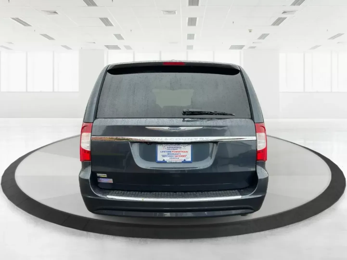 2013 Chrysler Town and Country Touring (2C4RC1BG5DR) with an Pentastar 3.6L V-6 DOHC engine, located at 4508 South Dixie Dr, Moraine, OH, 45439, (937) 908-9800, 39.689976, -84.218452 - **Discover the Family-Friendly 2013 Chrysler Town and Country Touring at Advantage Car and Credit in Fairborn, OH!**<br /> <br /> Are you in the market for a spacious and reliable vehicle that caters to your family's adventures? Look no further than the 2013 Chrysler Town and Country Touring, a - Photo#3