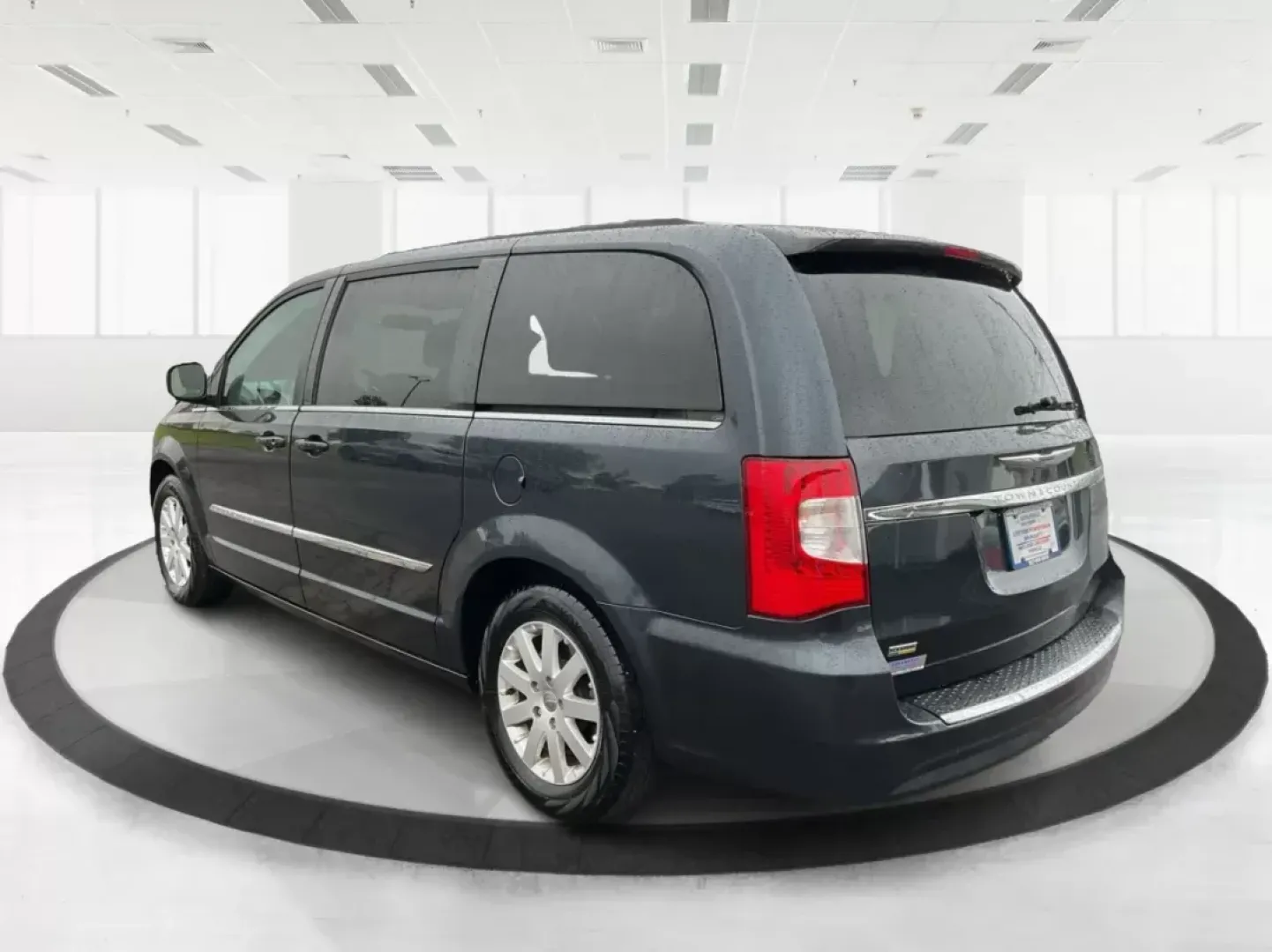2013 Chrysler Town and Country Touring (2C4RC1BG5DR) with an Pentastar 3.6L V-6 DOHC engine, located at 4508 South Dixie Dr, Moraine, OH, 45439, (937) 908-9800, 39.689976, -84.218452 - **Discover the Family-Friendly 2013 Chrysler Town and Country Touring at Advantage Car and Credit in Fairborn, OH!**<br /> <br /> Are you in the market for a spacious and reliable vehicle that caters to your family's adventures? Look no further than the 2013 Chrysler Town and Country Touring, a - Photo#4