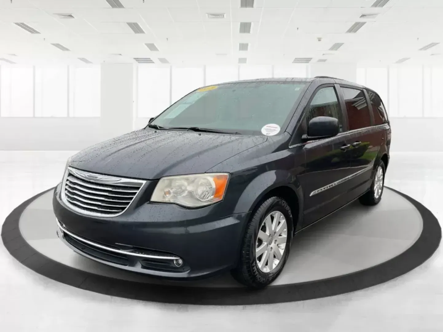 2013 Chrysler Town and Country Touring (2C4RC1BG5DR) with an Pentastar 3.6L V-6 DOHC engine, located at 4508 South Dixie Dr, Moraine, OH, 45439, (937) 908-9800, 39.689976, -84.218452 - **Discover the Family-Friendly 2013 Chrysler Town and Country Touring at Advantage Car and Credit in Fairborn, OH!**<br /> <br /> Are you in the market for a spacious and reliable vehicle that caters to your family's adventures? Look no further than the 2013 Chrysler Town and Country Touring, a - Photo#7