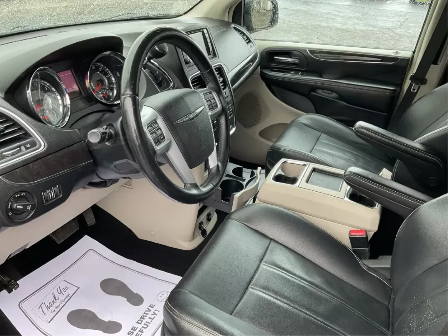 2013 Chrysler Town and Country Touring (2C4RC1BG5DR) with an Pentastar 3.6L V-6 DOHC engine, located at 4508 South Dixie Dr, Moraine, OH, 45439, (937) 908-9800, 39.689976, -84.218452 - **Discover the Family-Friendly 2013 Chrysler Town and Country Touring at Advantage Car and Credit in Fairborn, OH!**<br /> <br /> Are you in the market for a spacious and reliable vehicle that caters to your family's adventures? Look no further than the 2013 Chrysler Town and Country Touring, a - Photo#8