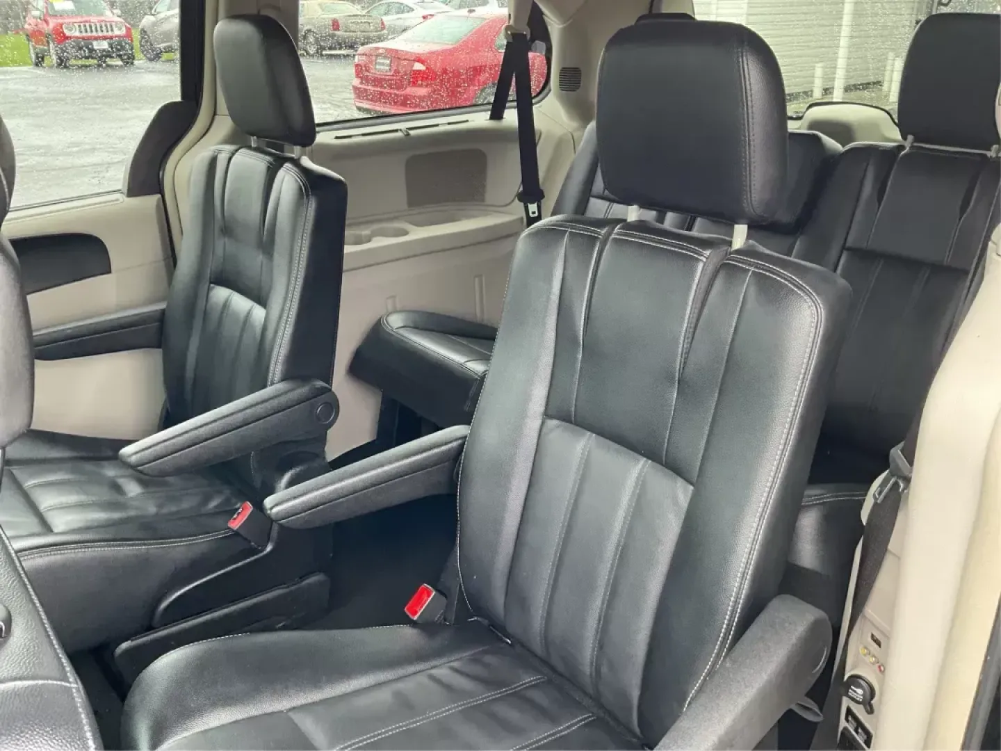2013 Chrysler Town and Country Touring (2C4RC1BG5DR) with an Pentastar 3.6L V-6 DOHC engine, located at 4508 South Dixie Dr, Moraine, OH, 45439, (937) 908-9800, 39.689976, -84.218452 - **Discover the Family-Friendly 2013 Chrysler Town and Country Touring at Advantage Car and Credit in Fairborn, OH!**<br /> <br /> Are you in the market for a spacious and reliable vehicle that caters to your family's adventures? Look no further than the 2013 Chrysler Town and Country Touring, a - Photo#9