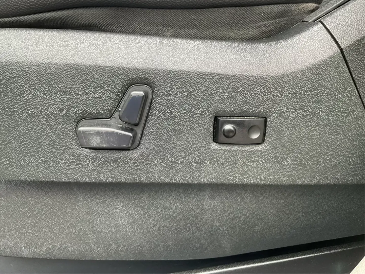 2013 Chrysler Town and Country Touring (2C4RC1BG5DR) with an Pentastar 3.6L V-6 DOHC engine, located at 4508 South Dixie Dr, Moraine, OH, 45439, (937) 908-9800, 39.689976, -84.218452 - **Discover the Family-Friendly 2013 Chrysler Town and Country Touring at Advantage Car and Credit in Fairborn, OH!**<br /> <br /> Are you in the market for a spacious and reliable vehicle that caters to your family's adventures? Look no further than the 2013 Chrysler Town and Country Touring, a - Photo#17