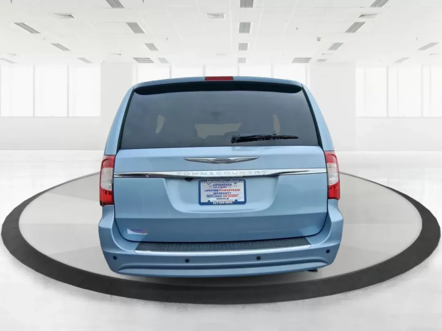 2013 Chrysler Town and Country Touring (2C4RC1BG5DR) with an Pentastar 3.6L V-6 DOHC engine, located at 401 Woodman Dr, Riverside, OH, 45431, (937) 908-9800, 39.760899, -84.123421 - **Discover Your Family's Next Adventure with the 2013 Chrysler Town and Country at Advantage Car and Credit!**<br /> <br /> Are you searching for a reliable vehicle that accommodates your growing family while offering style, comfort, and versatility? Look no further! At Advantage Car and Credit, l - Photo#3