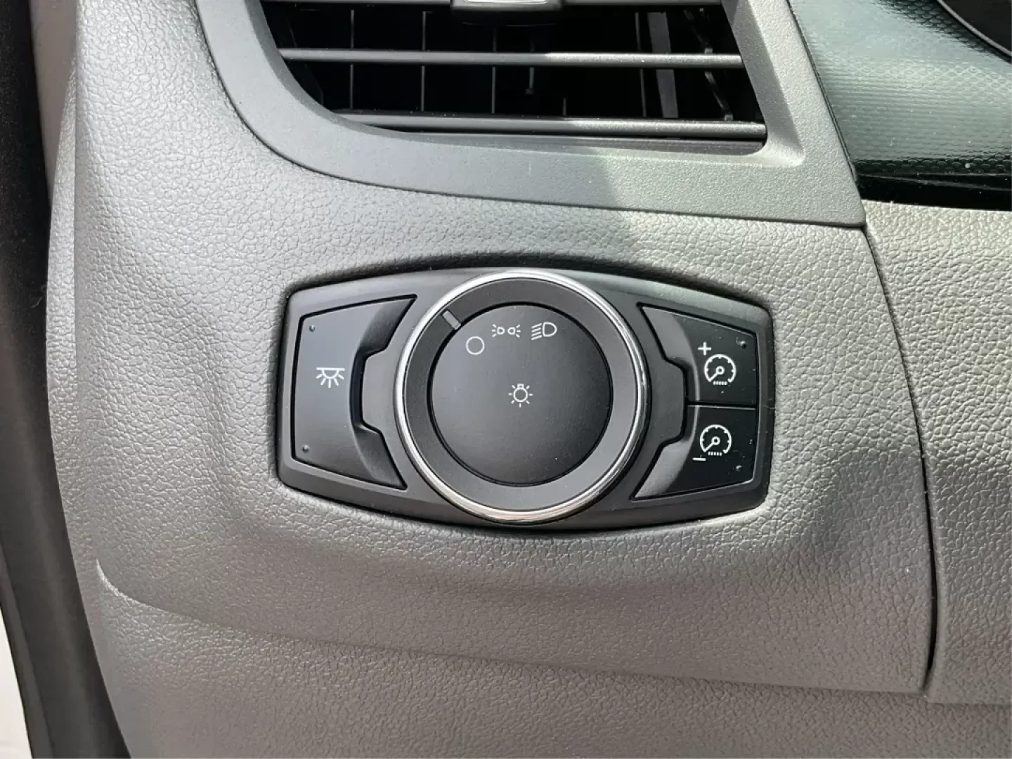 2013 Ford Edge SE (2FMDK3GC3DB) with an Other engine, located at 8750 N County Rd 25A, Piqua, OH, 45356, (937) 908-9800, 40.164391, -84.232513 - **Hit the Open Road in Style! Discover the 2013 Ford Edge SE at Advantage Car and Credit in Fairborn, OH**<br /> <br /> Are you ready to elevate your daily commute or embark on exciting weekend adventures? The 2013 Ford Edge SE is the perfect blend of comfort, spaciousness, and style, making it an i - Photo#16