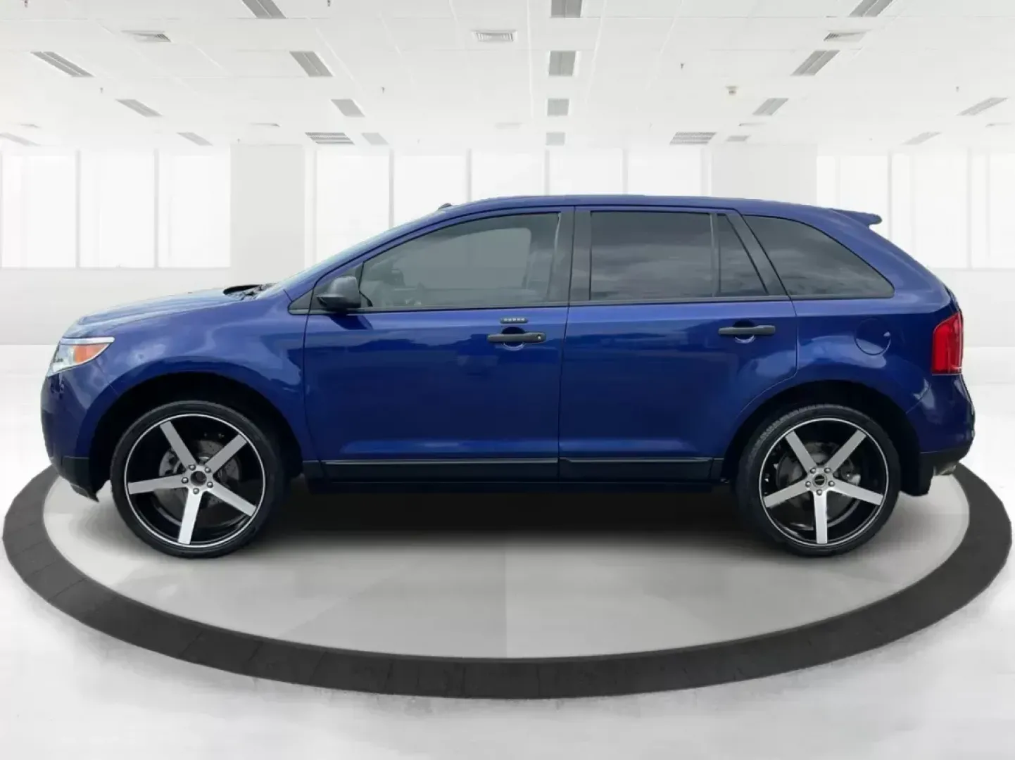 2013 Ford Edge SE (2FMDK3GC6DB) with an Other engine, located at 880 E. National Road, Vandalia, OH, 45377, (937) 908-9800, 39.891918, -84.183594 - **Discover Your Next Adventure with the 2013 Ford Edge SE A Perfect Family SUV!**<br /> <br /> Are you searching for a reliable and stylish SUV to elevate your family's adventures? The 2013 Ford Edge SE, available at Advantage Car and Credit in Fairborn, OH, is the ideal vehicle for families and in - Photo#5