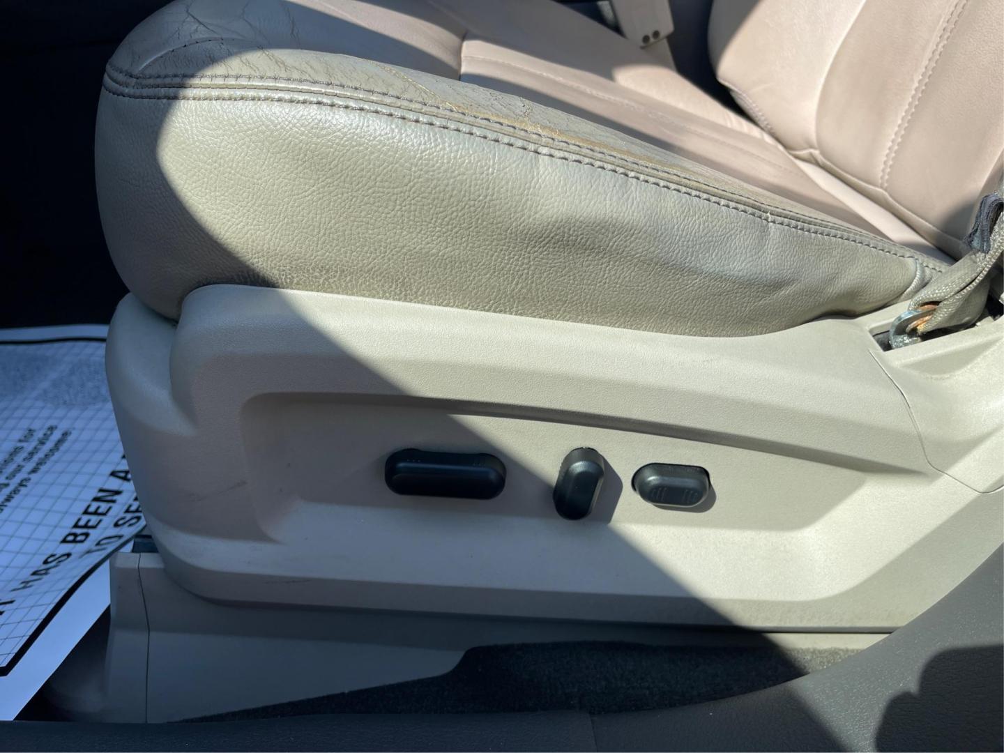 2013 Ford Edge SEL (2FMDK4JC8DB) with an 3.5L V-6 DOHC engine, located at 880 E. National Road, Vandalia, OH, 45377, (937) 908-9800, 39.891918, -84.183594 - 2013 Ford Edge SEL - Photo#16