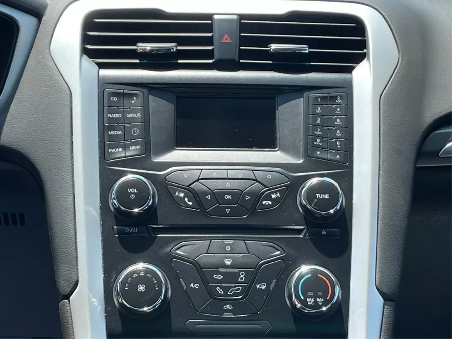 2013 Ford Fusion SE (3FA6P0H73DR) with an Other engine, located at 1951 S Dayton Lakeview Rd., New Carlisle, OH, 45344, (937) 908-9800, 39.890999, -84.050255 - **Unlock Your Lifestyle with the 2013 Ford Fusion SE Perfect for Your Daily Adventures!**<br /> <br /> Are you looking for a sophisticated sedan that blends style, comfort, and technology? Look no further than this 2013 Ford Fusion SE, located at Advantage Car and Credit in Fairborn, OH. With its a - Photo#12